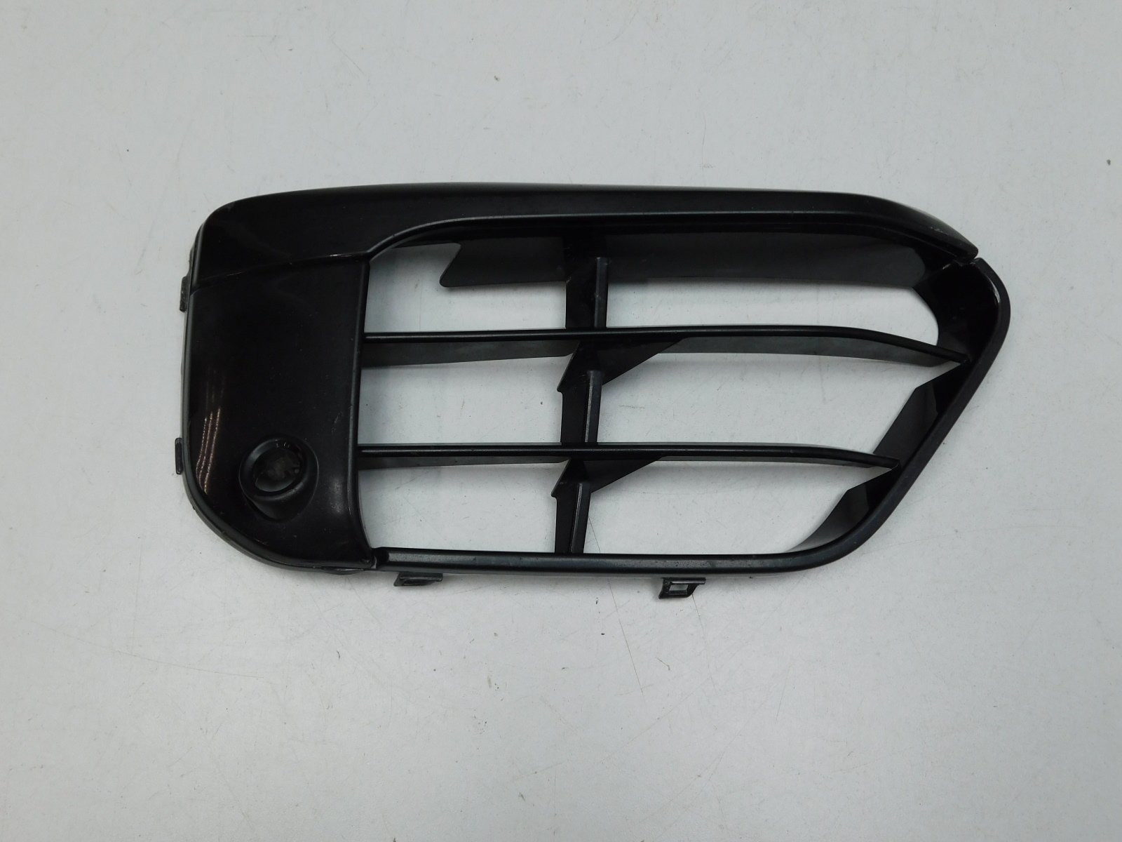 Решетка в бампер правая BMW X1 F48 2015>