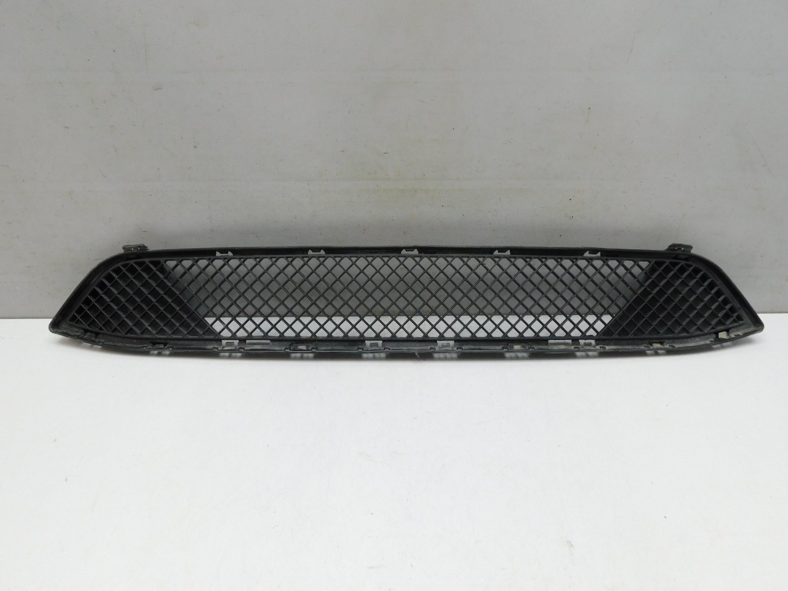 Решетка в бампер центральная BMW X1 E84 2009-2015