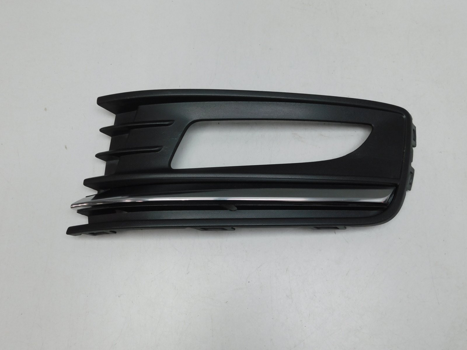 Решетка в бампер левая Volkswagen Polo Sedan 2011-2020