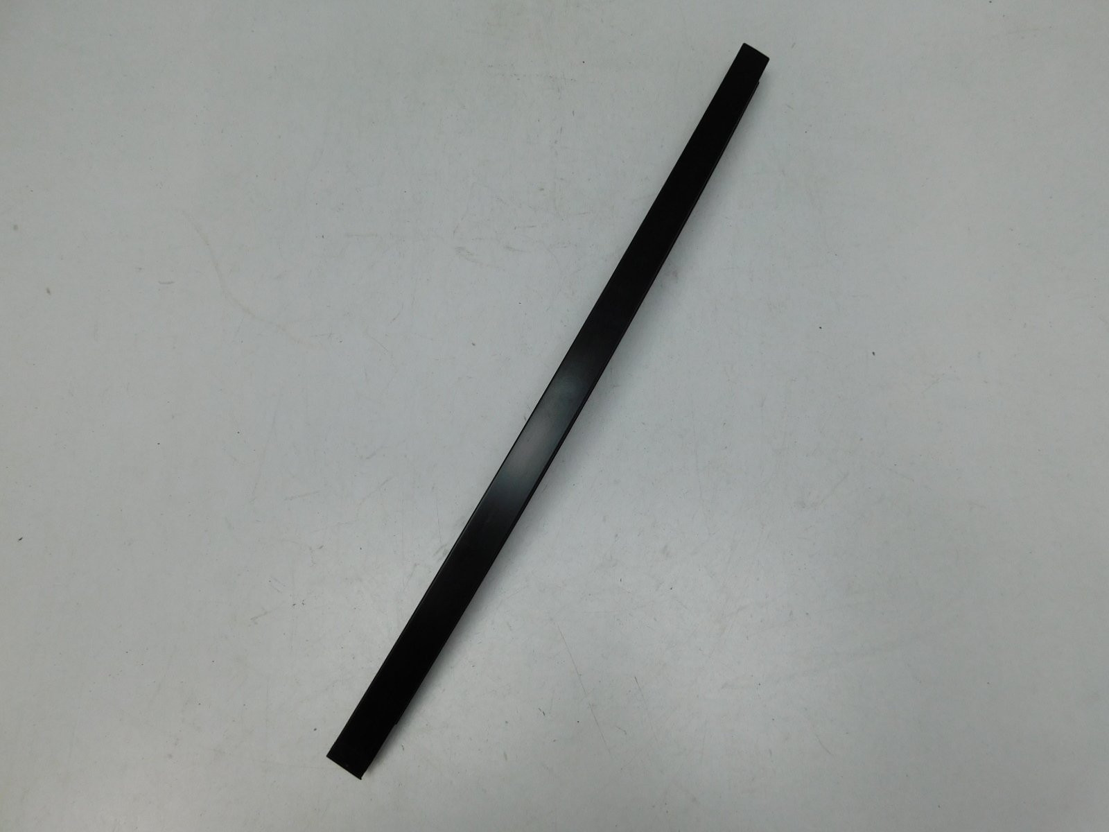 Направляющая стекла двери BMW 5-серия G30 2016>