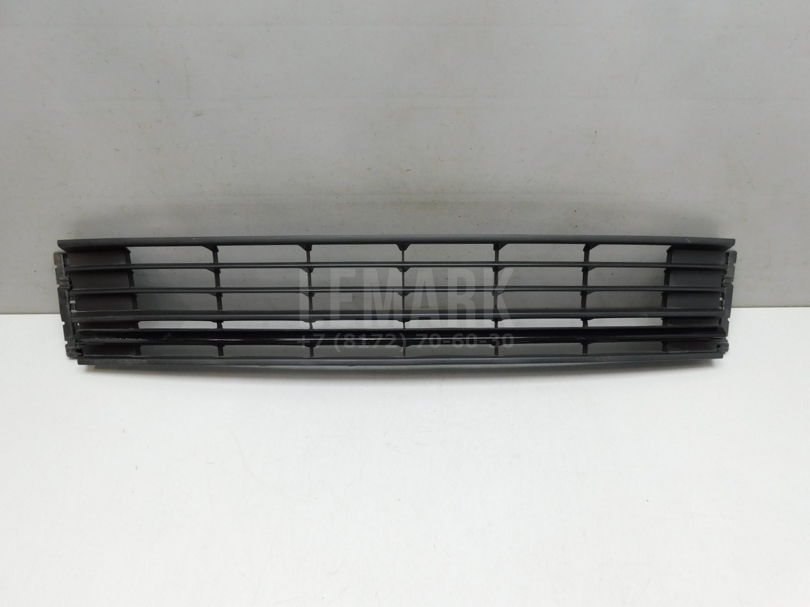 Решетка в бампер центральная Volkswagen Polo Sedan 2011-2020 6RU853677C