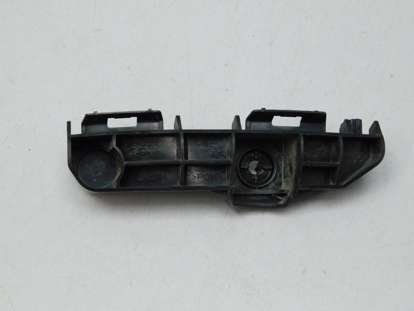 Направляющая заднего бампера Toyota RAV 4 2013-2019