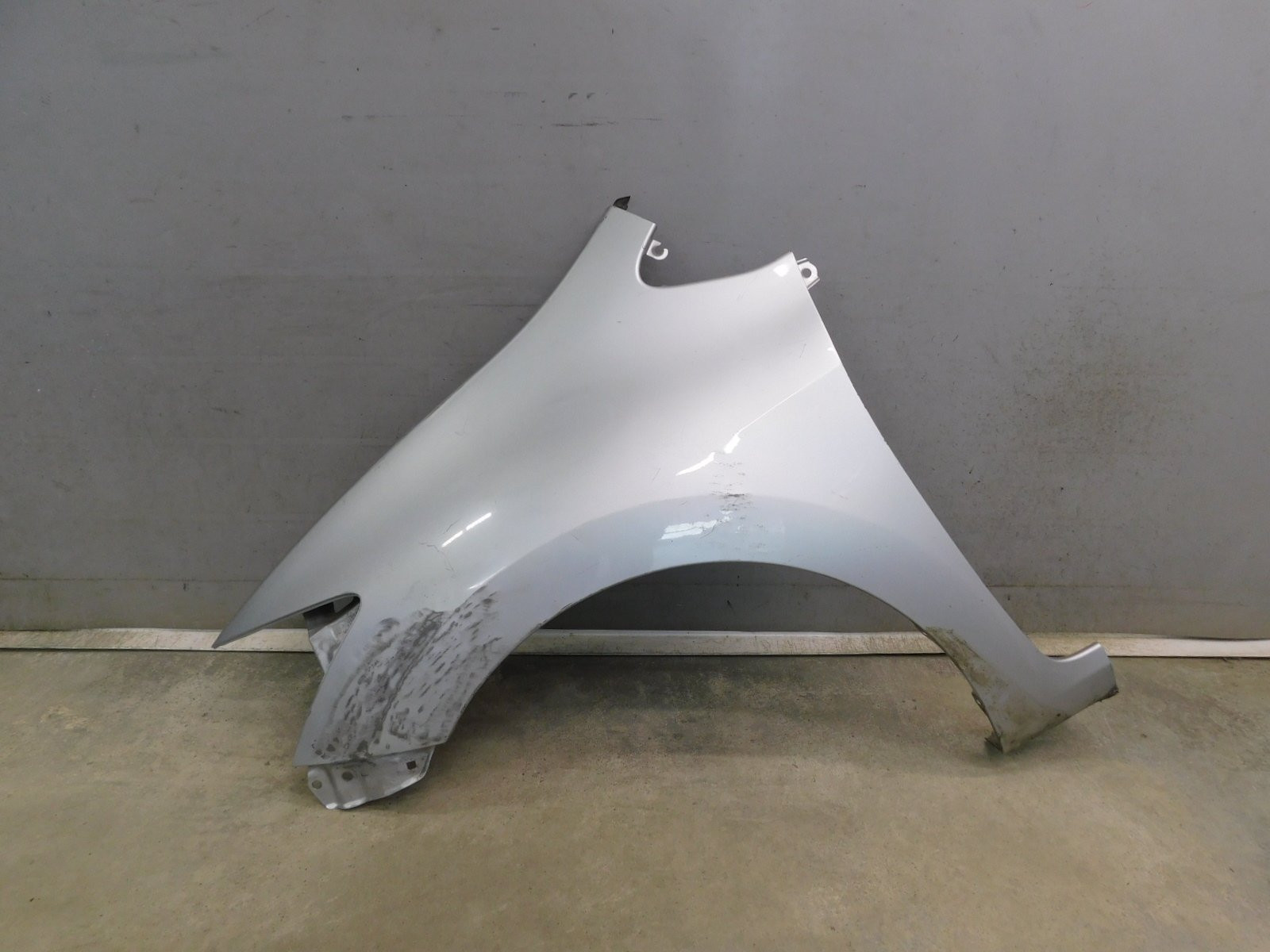 Крыло переднее левое Toyota Auris E15 2006-2012