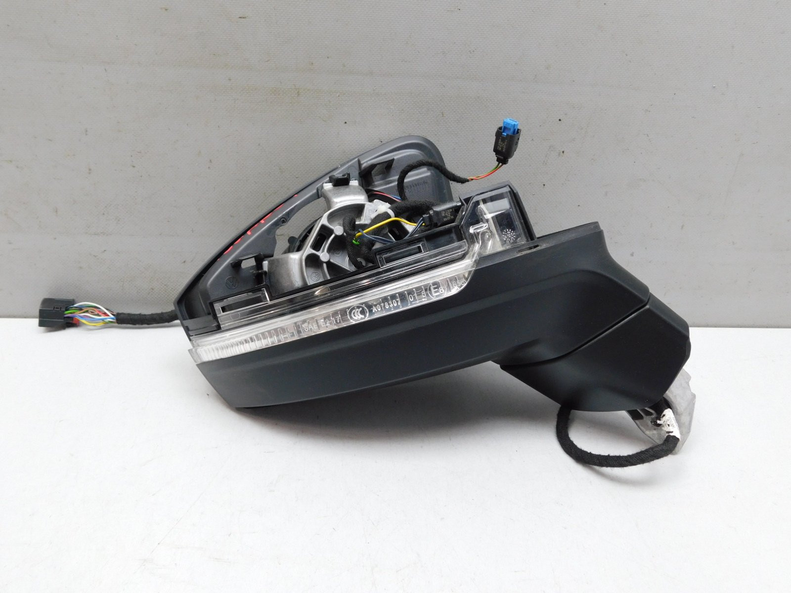 Зеркало правое электрическое Volkswagen Touareg 2018>