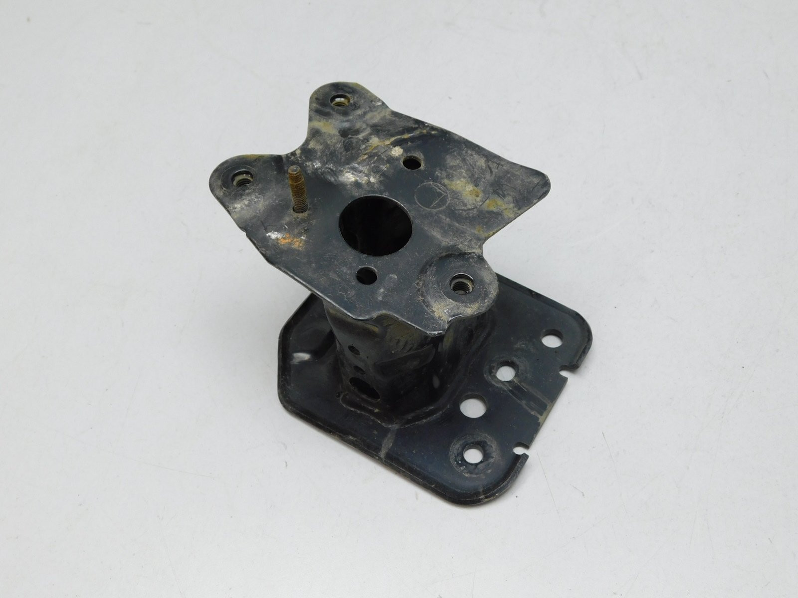 Кронштейн заднего бампера Toyota RAV 4 2013-2019