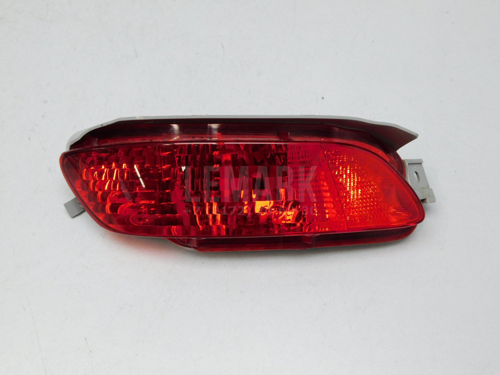 Фонарь задний в бампер левый Lexus RX 2003-2009 8192048030