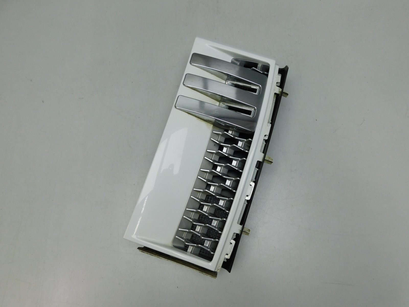 Накладка крыла переднего правого Land Rover Range Rover III (LM) 2002>