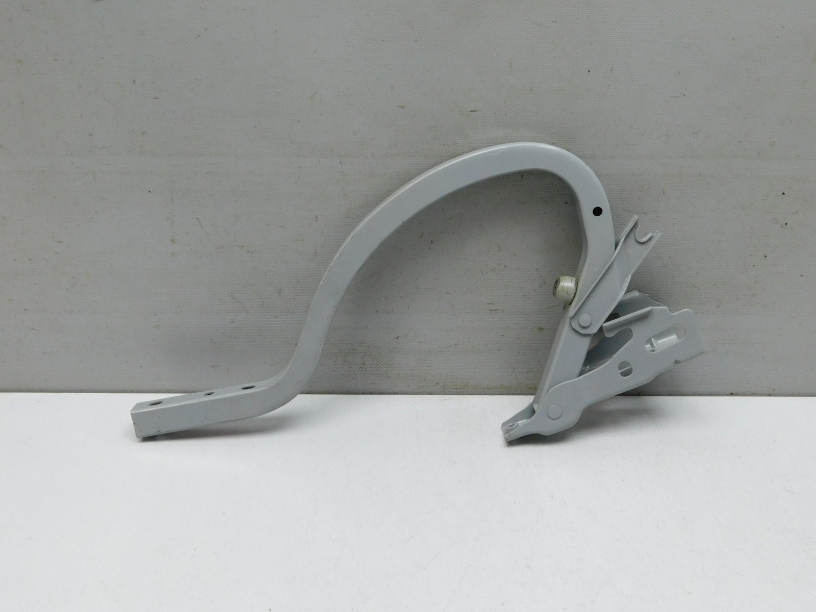 Петля крышки багажника Kia Cerato 2004-2008