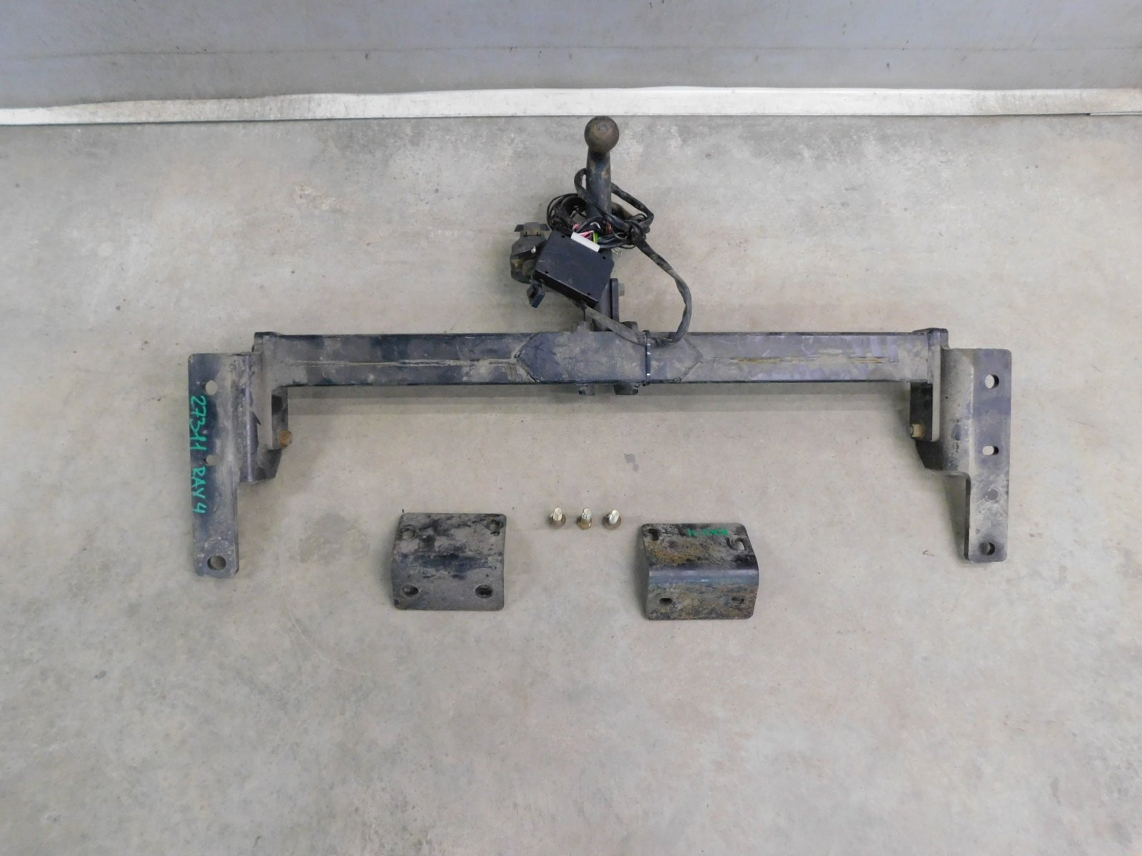 Сцепное устройство (фаркоп) Toyota RAV 4 2013-2019