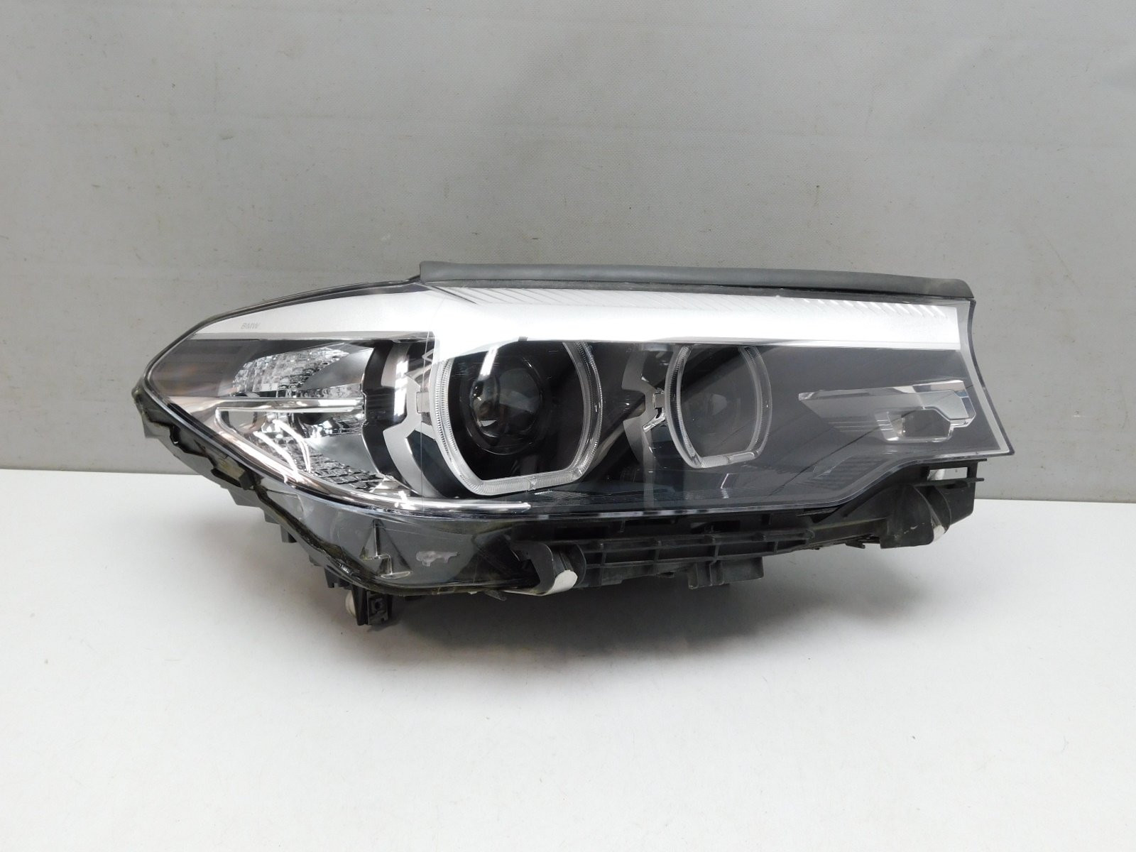 Фара правая BMW 5-серия G30 2016>