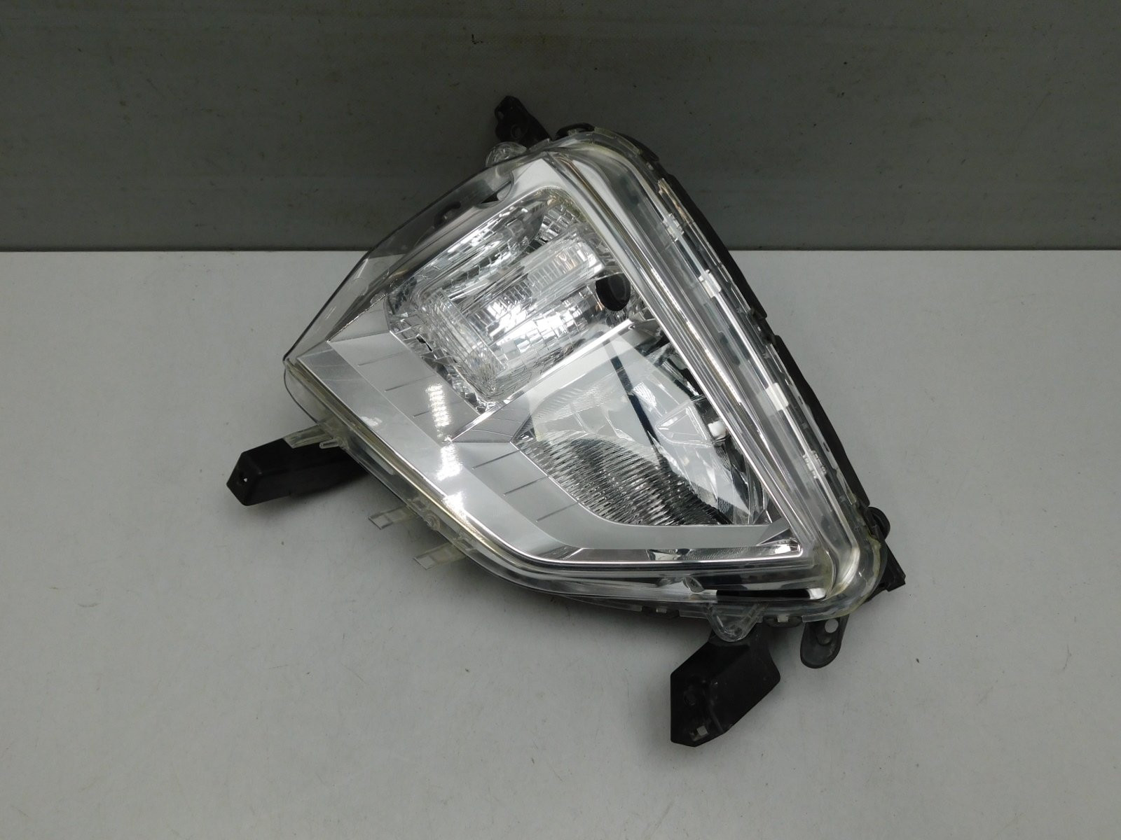 Фара противотуманная левая Mitsubishi Eclipse Cross 2017>