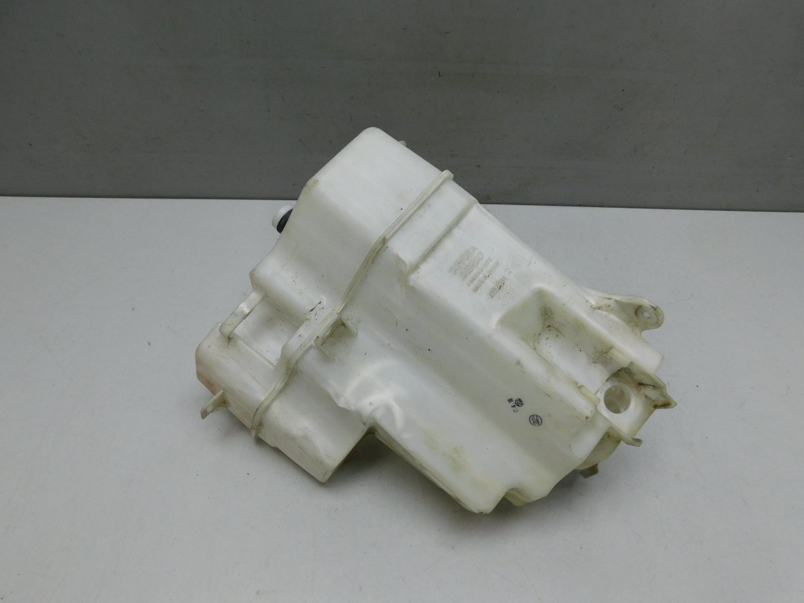 Бачок омывателя лобового стекла Toyota RAV 4 2013-2019