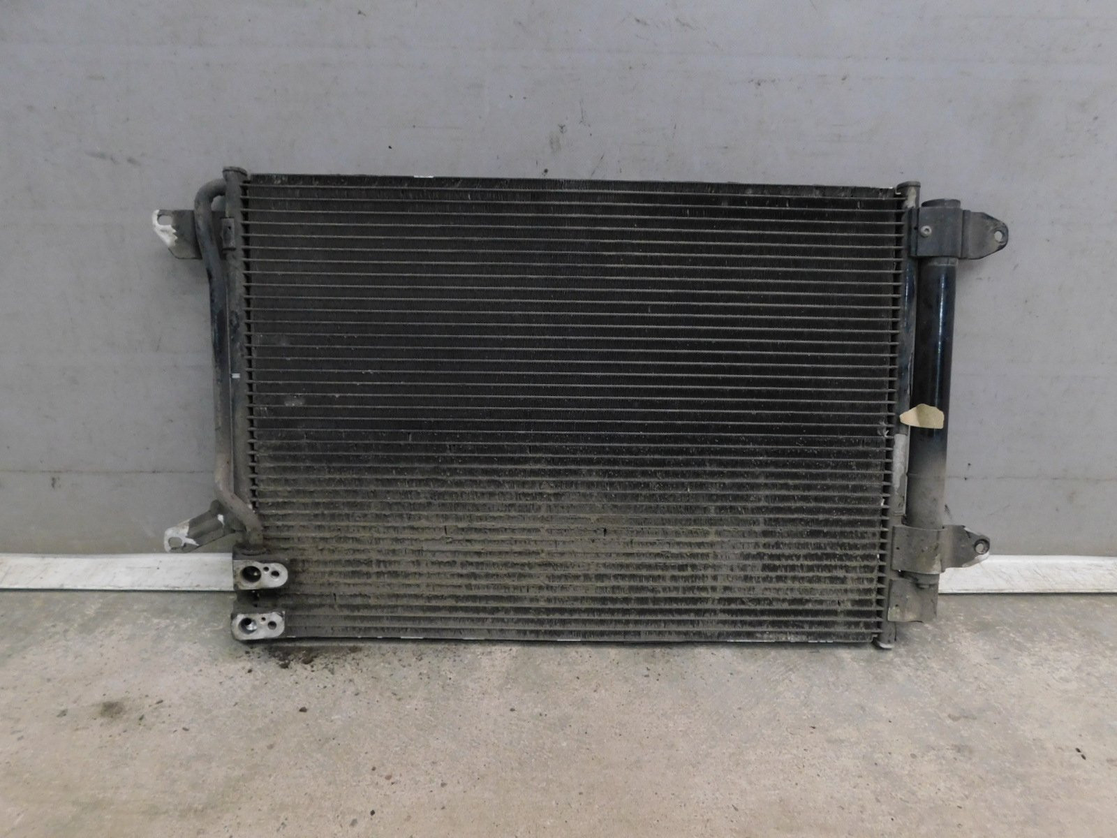 Радиатор кондиционера Volkswagen Jetta 2011>