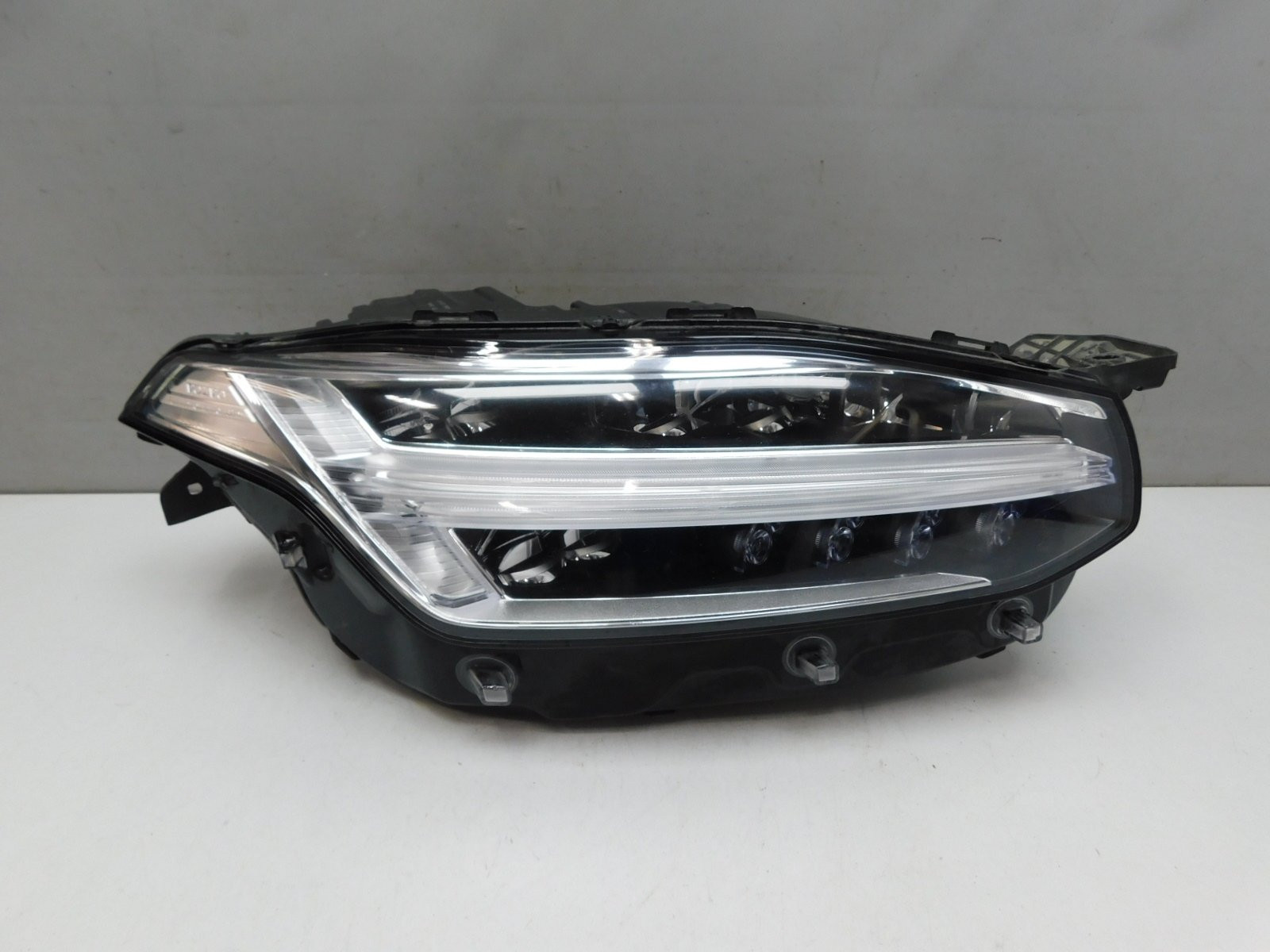 Фара правая Volvo XC90 2015>