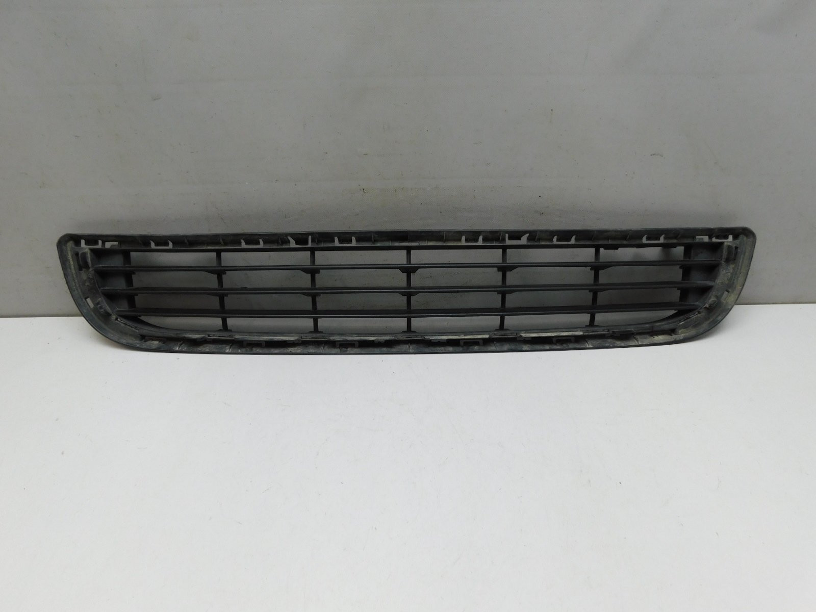 Решетка в бампер центральная Peugeot Partner II 2008>