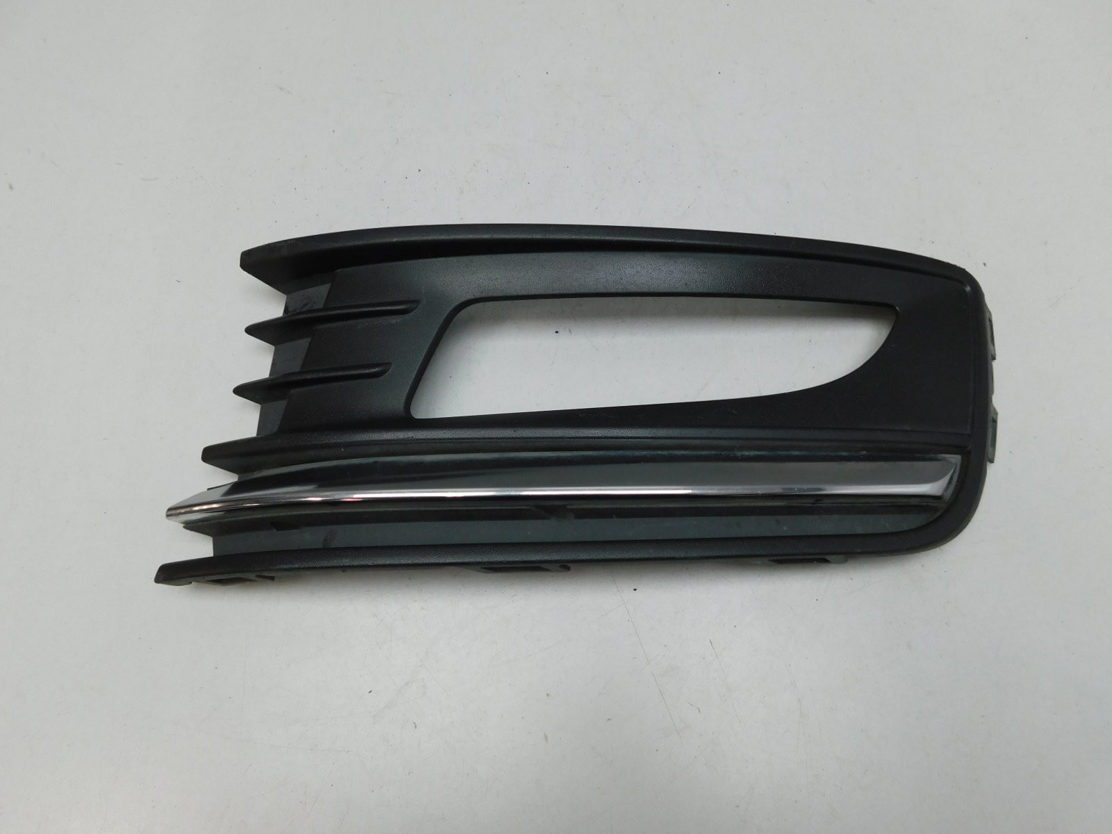 Решетка в бампер левая Volkswagen Polo Sedan 2011-2020