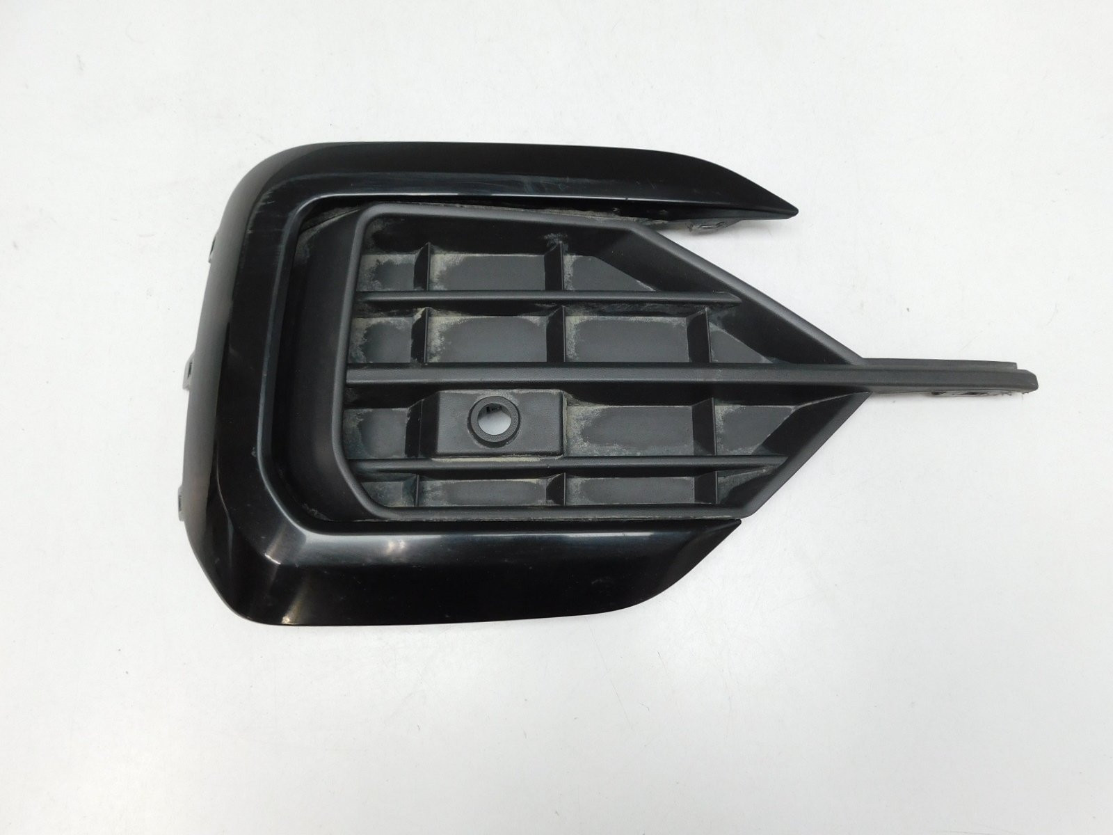 Решетка в бампер правая Volkswagen Touareg 2018>