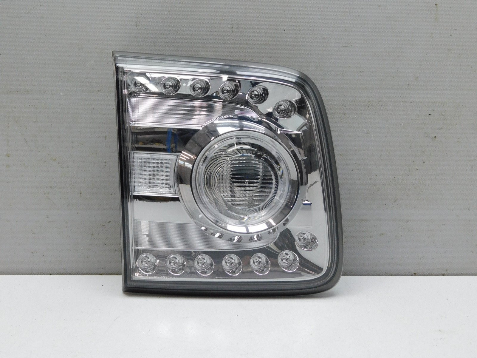 Фонарь задний внутренний левый Nissan Patrol (Y62) 2010>