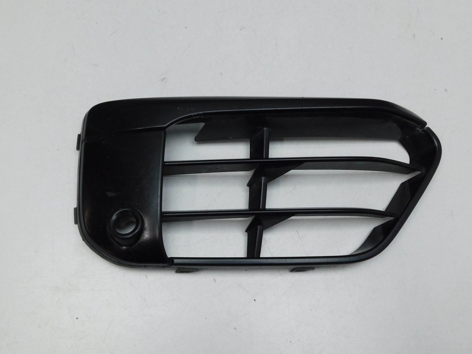 Решетка в бампер правая BMW X1 F48 2015>