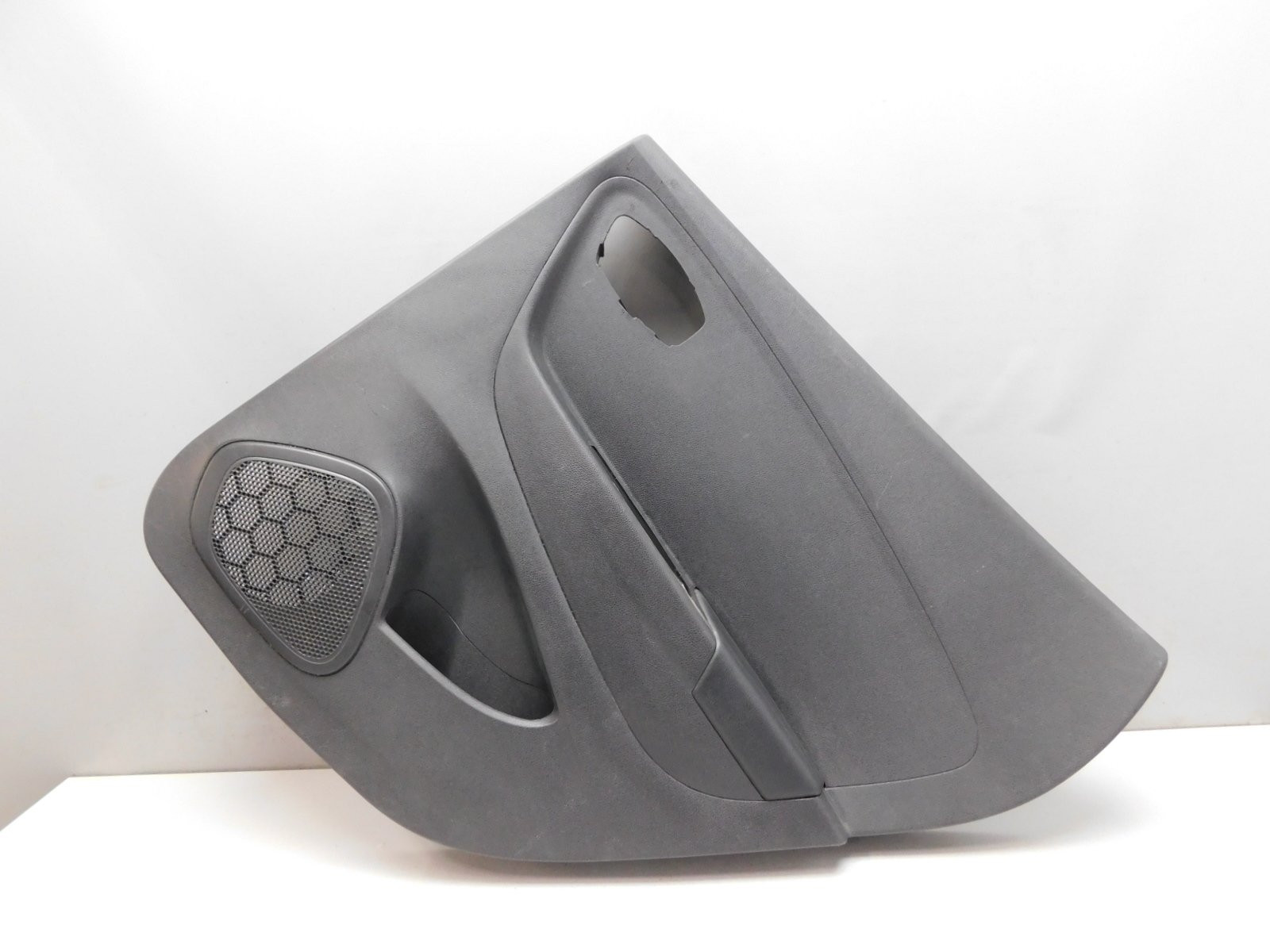 Обшивка двери задней правой Renault Kaptur 2016>