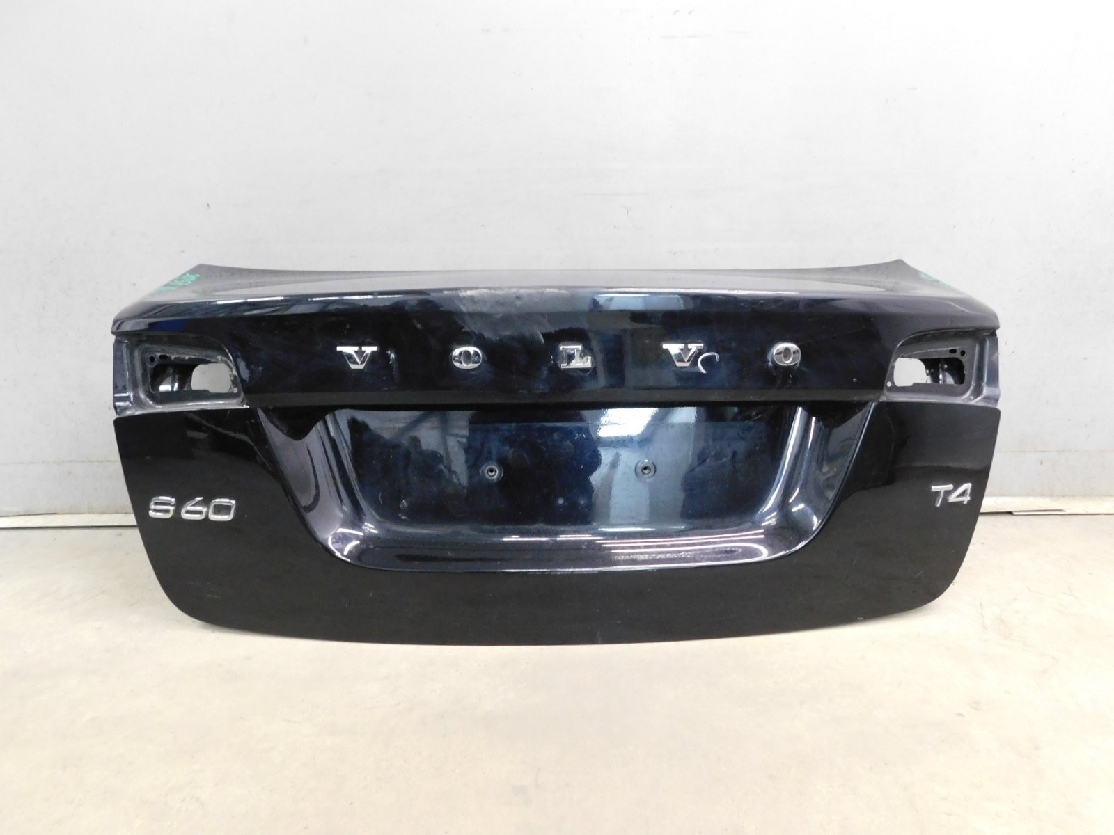 Крышка багажника Volvo S60 2010-2018