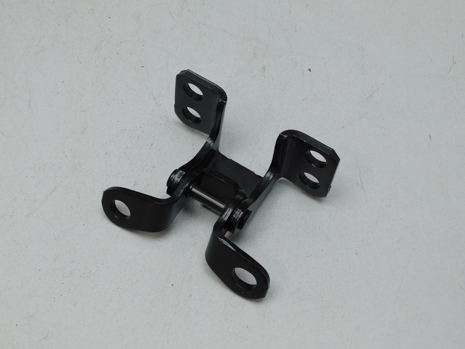 Петля двери багажника Toyota Land Cruiser (150)/Prado 2009>