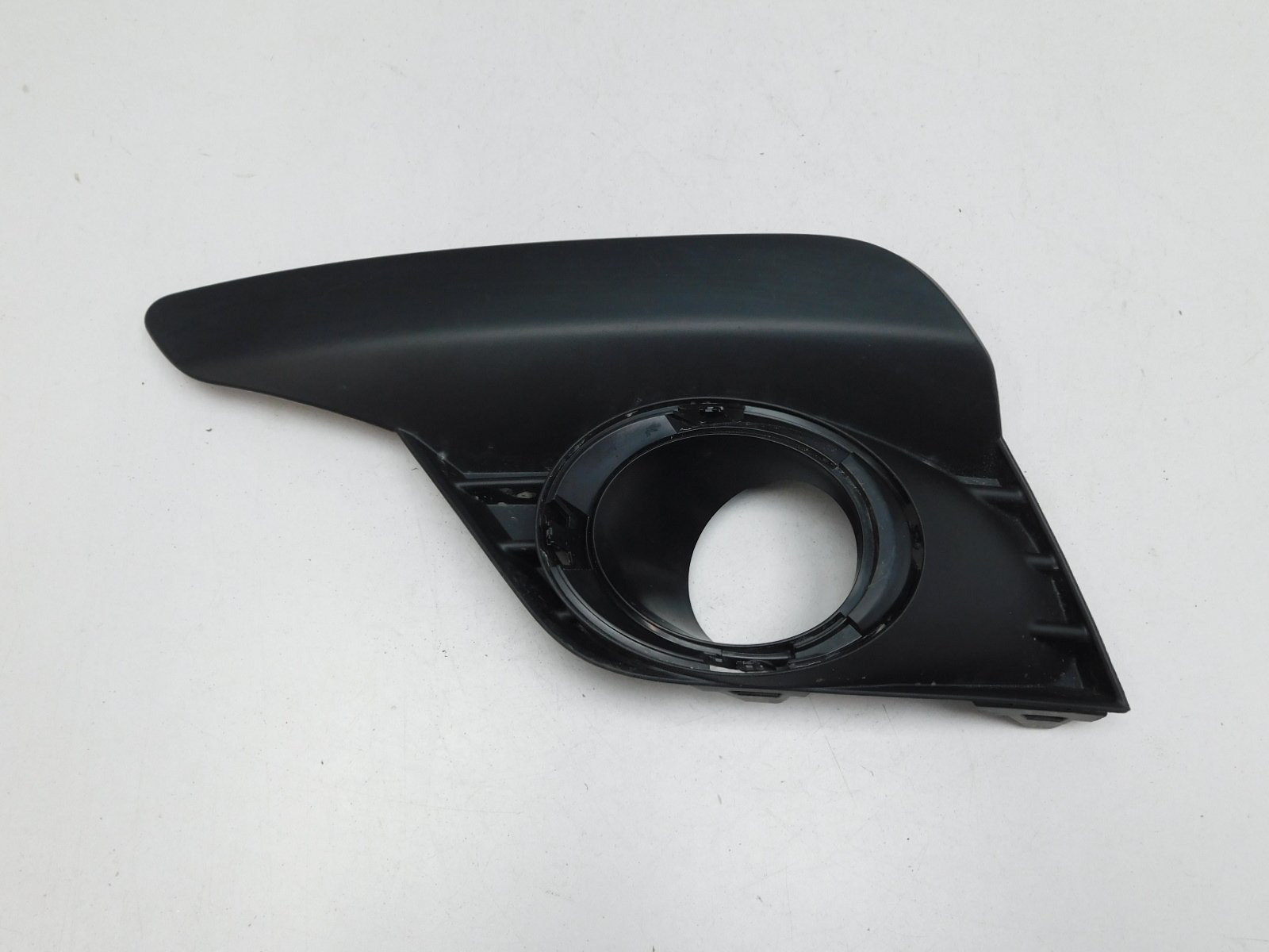 Решетка в бампер левая Renault Logan II 2014>