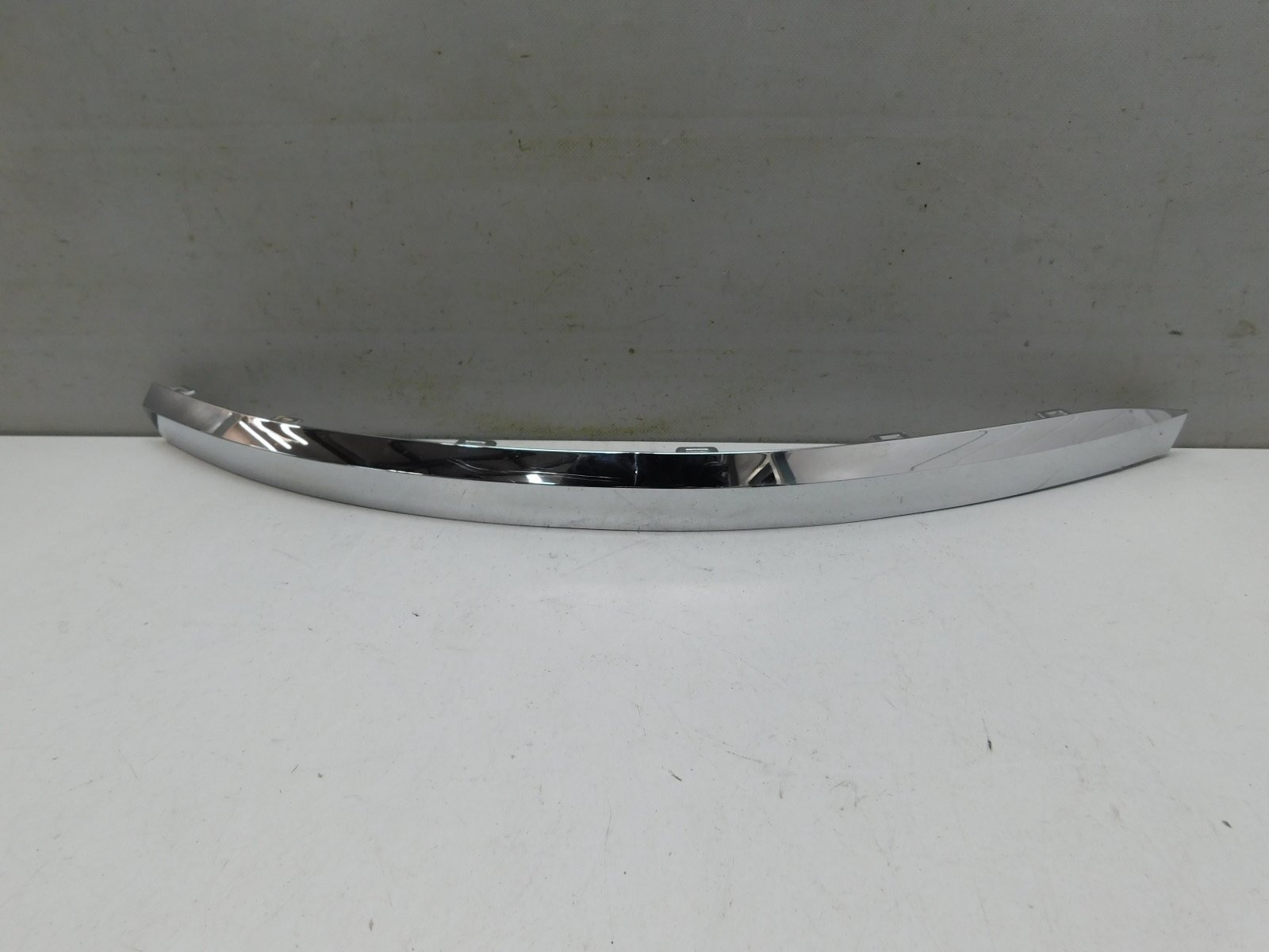 Молдинг заднего бампера Volkswagen Touareg 2018>