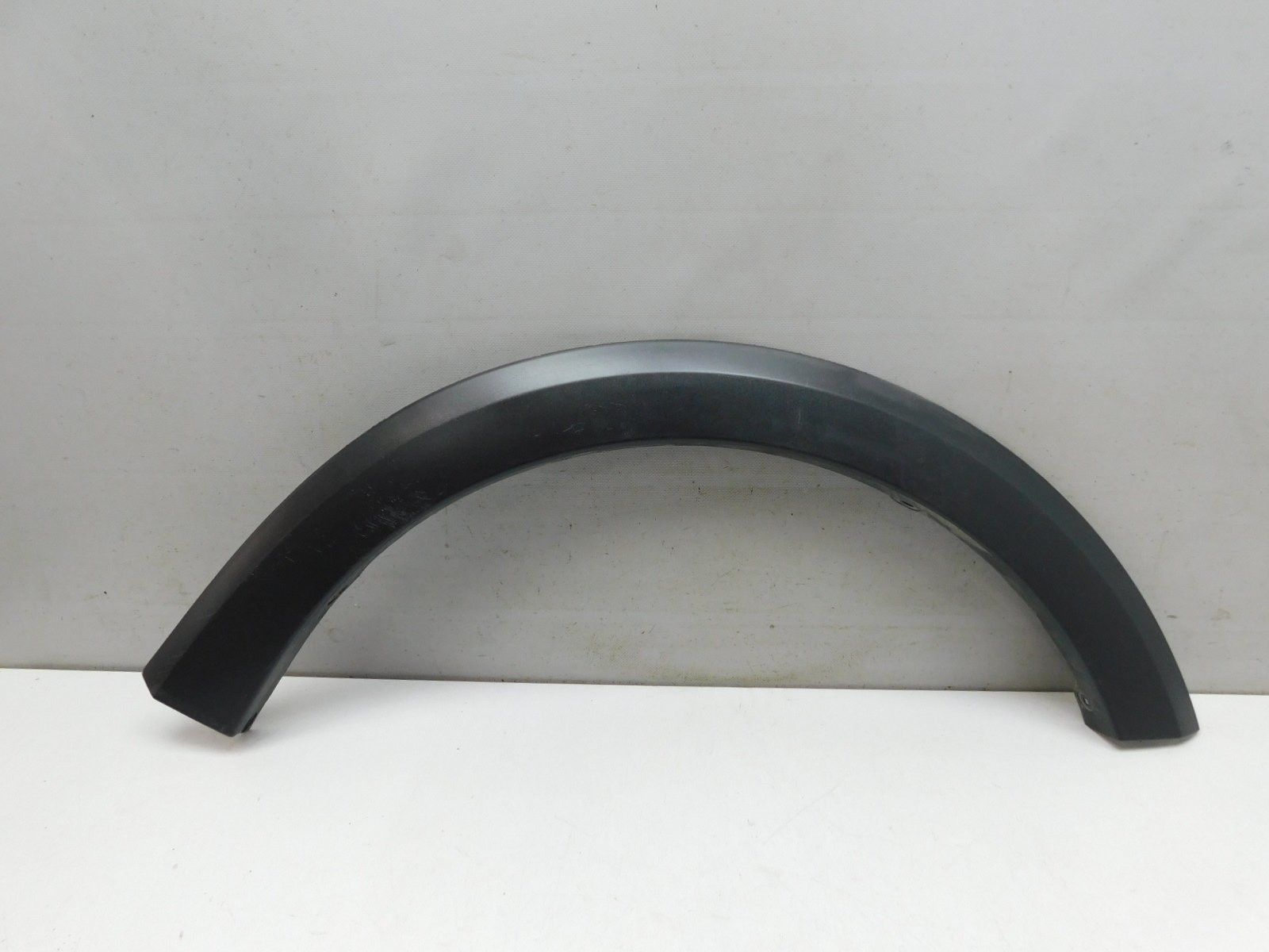 Накладка крыла переднего правого Renault Sandero 2014>