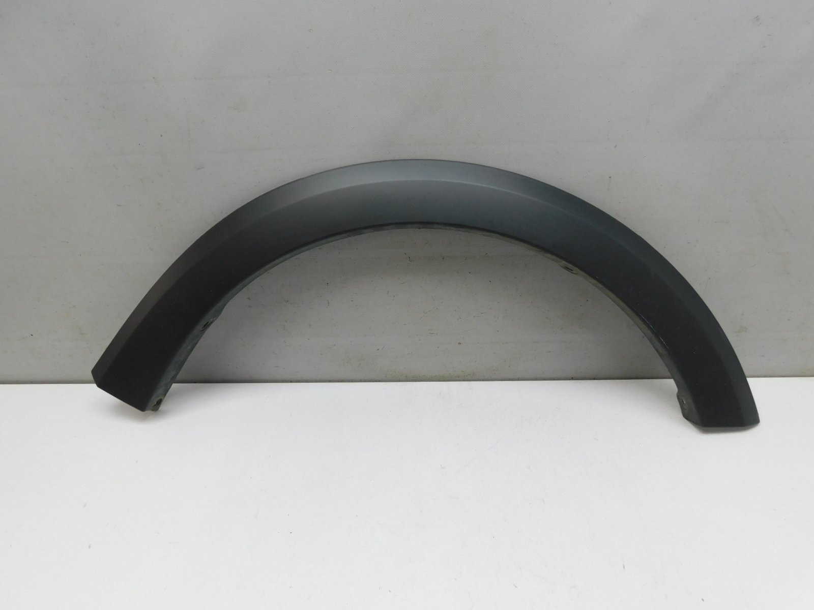 Накладка крыла переднего правого Renault Sandero 2014>