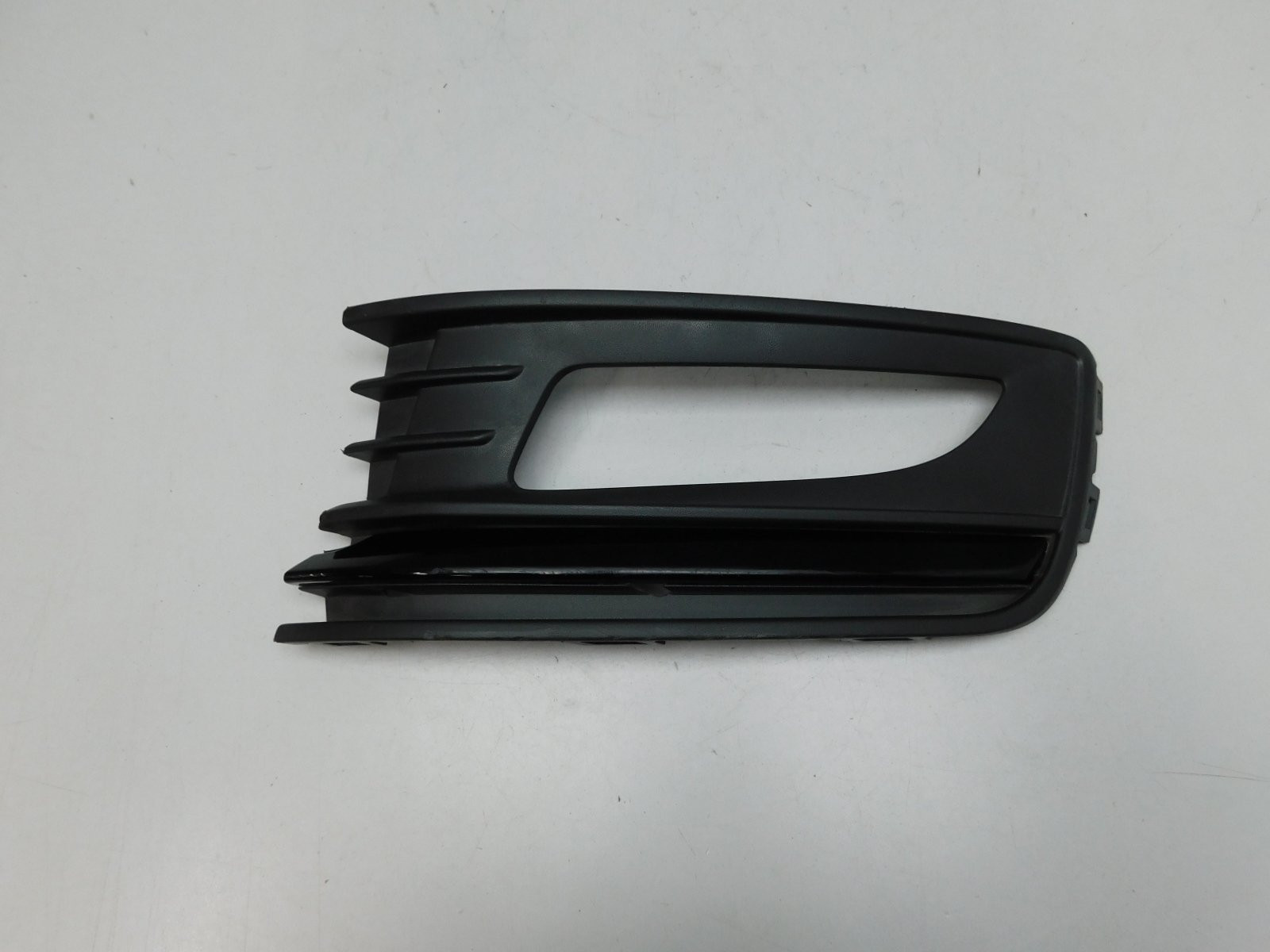 Решетка в бампер левая Volkswagen Polo Sedan 2011-2020