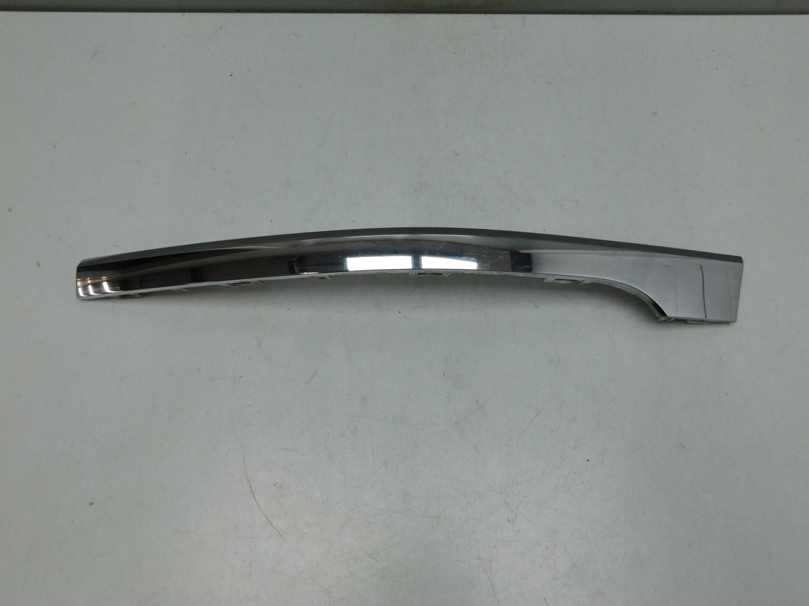 Молдинг заднего бампера Volkswagen Touareg 2010>