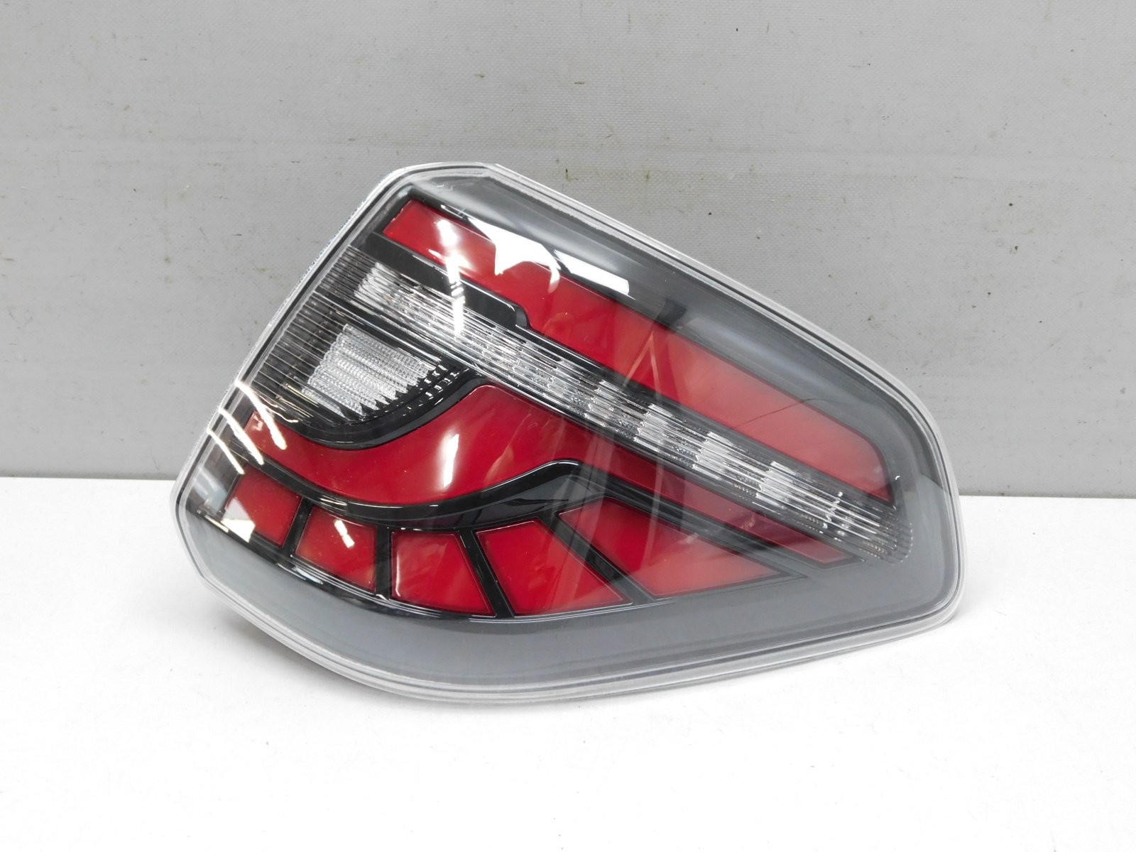 Фонарь задний наружный правый Nissan Patrol (Y62) 2010>