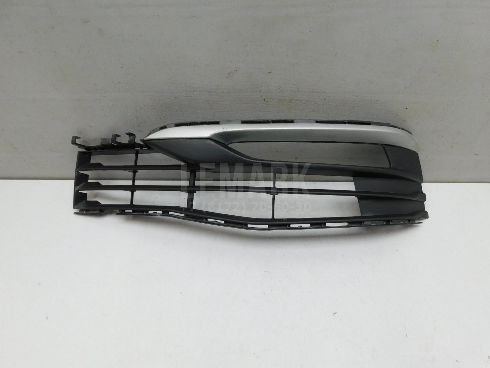 Решетка в бампер левая BMW 5-серия G30 2016> 51117385261