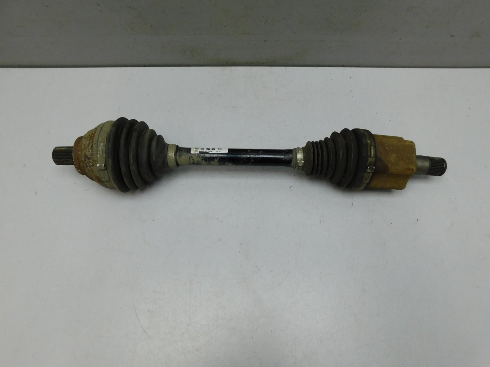 Полуось левая (привод) Volkswagen Tiguan 2017>