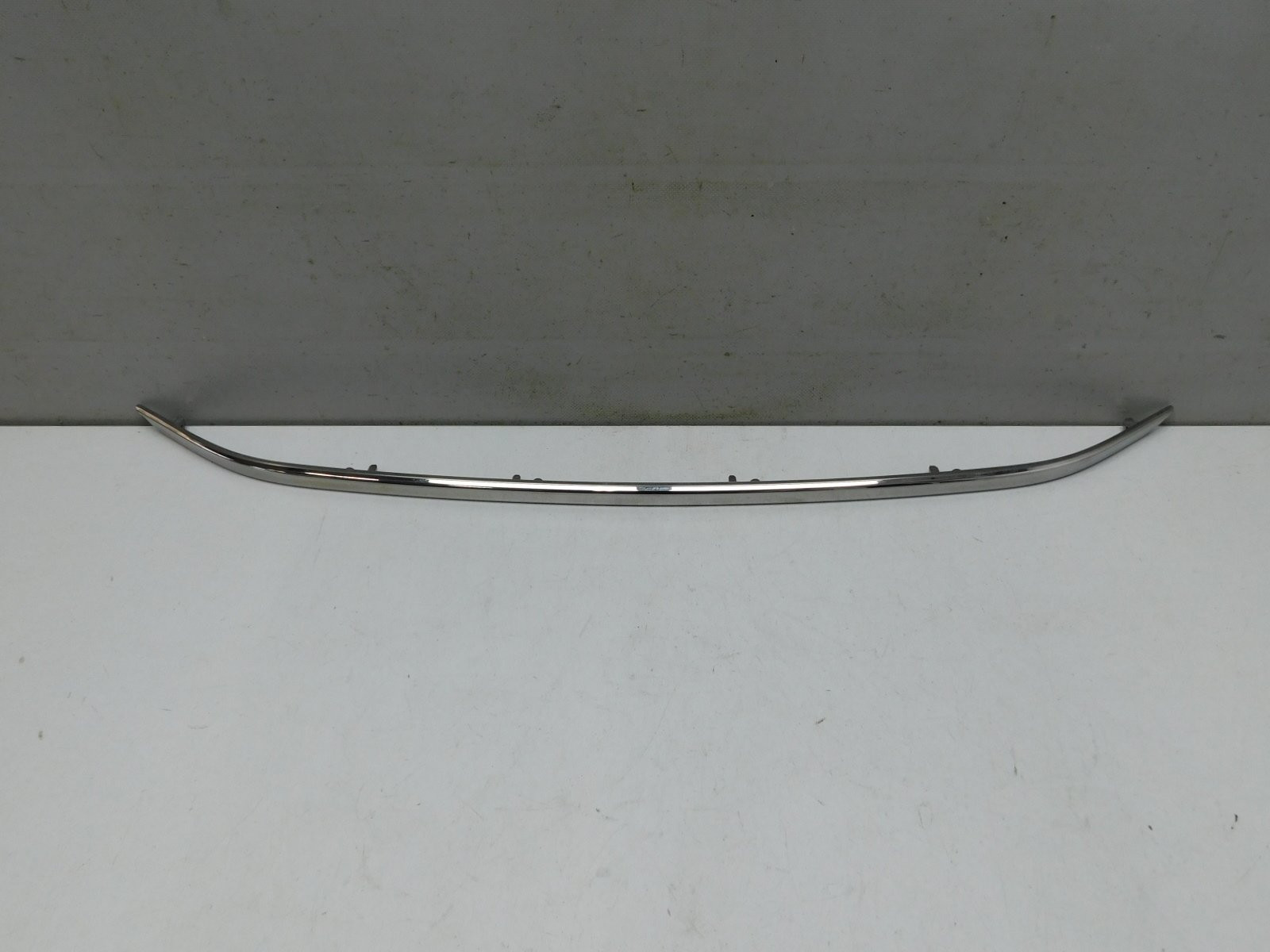 Молдинг решетки радиатора Lexus ES 2018>