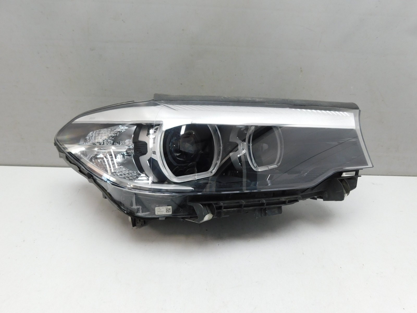 Фара правая BMW 5-серия G30 2016>