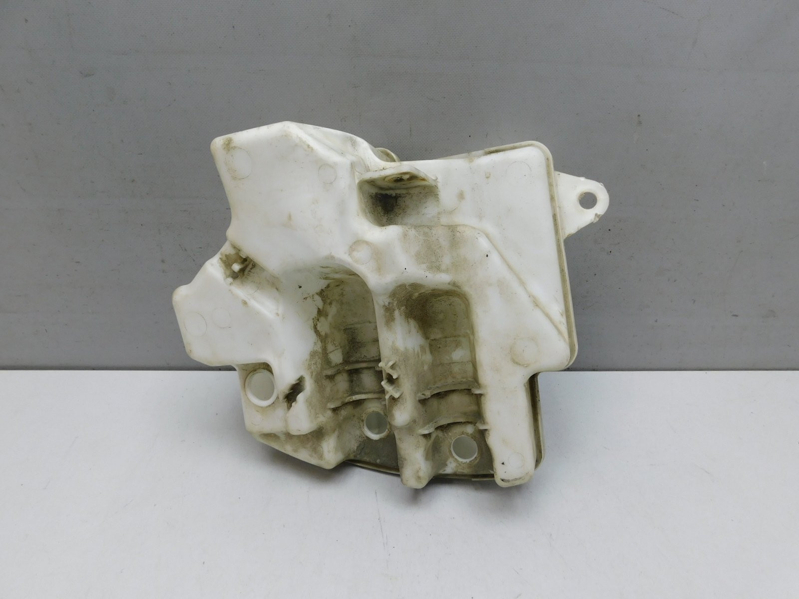 Бачок омывателя лобового стекла Land Rover Discovery IV 2009>