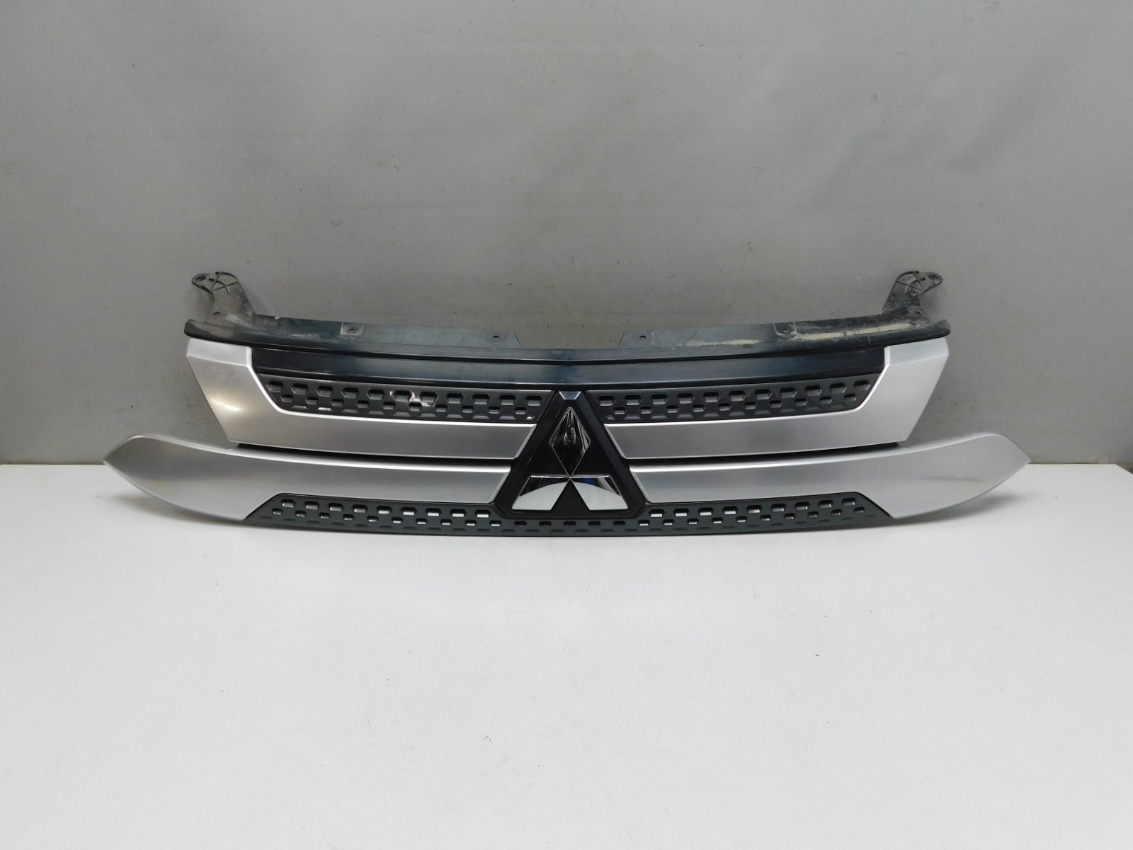 Решетка радиатора Mitsubishi Outlander 2012>