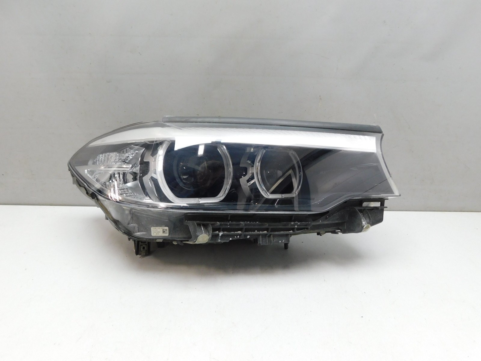 Фара правая BMW 5-серия G30 2016>