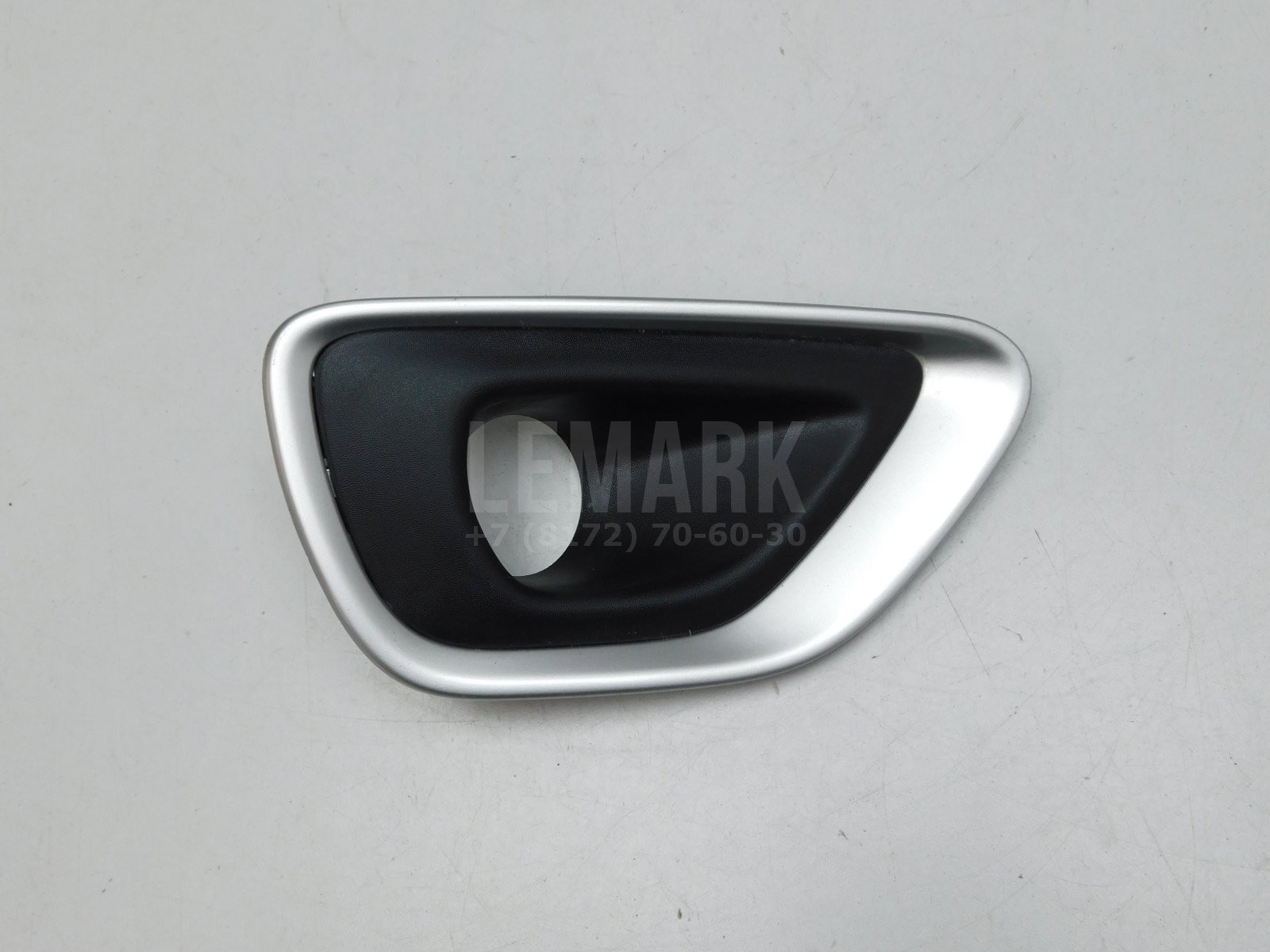 Решетка в бампер правая Jeep Grand Cherokee (WK2) 2010> 68143082AB