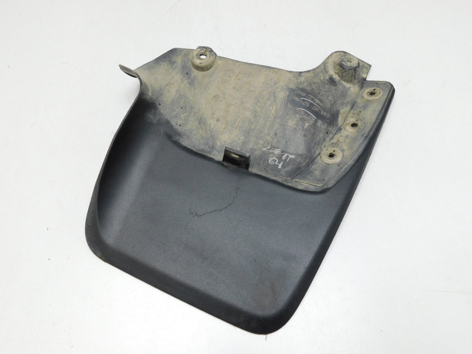 Брызговик задний правый Toyota Fortuner 2015>