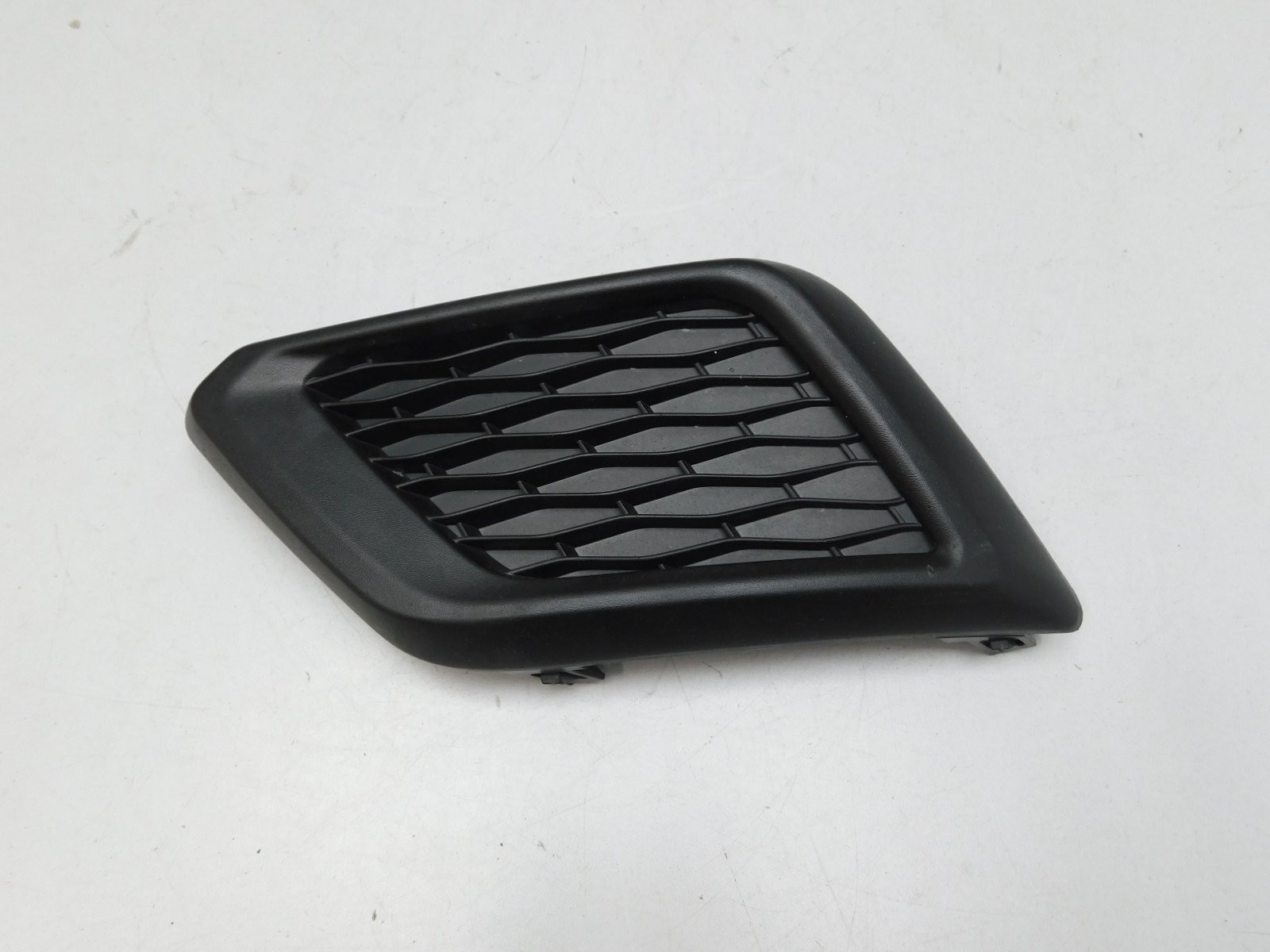 Решетка в бампер левая Nissan X-Trail (T32) 2014>