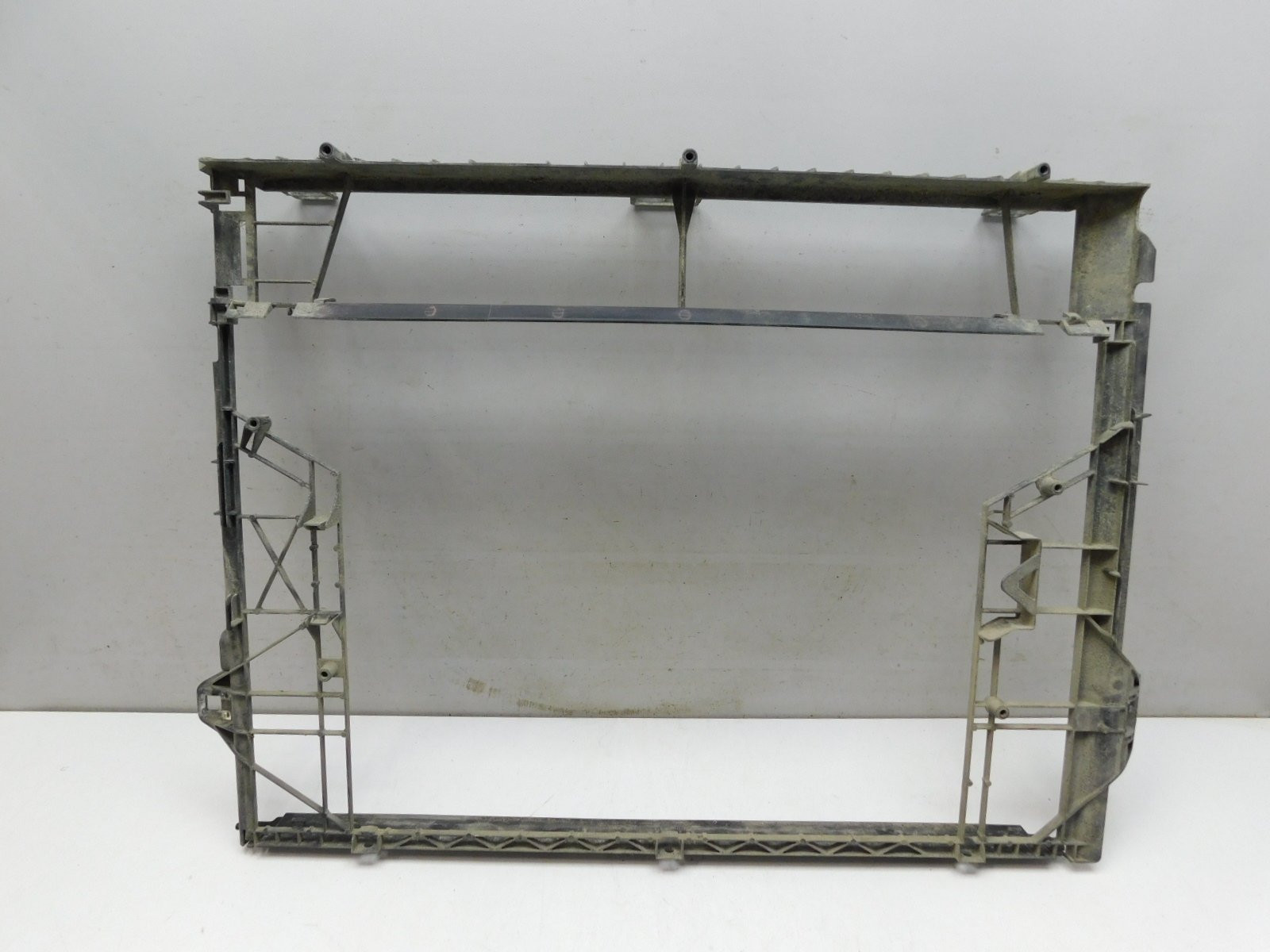 Кронштейн радиатора Volkswagen Touareg 2010>