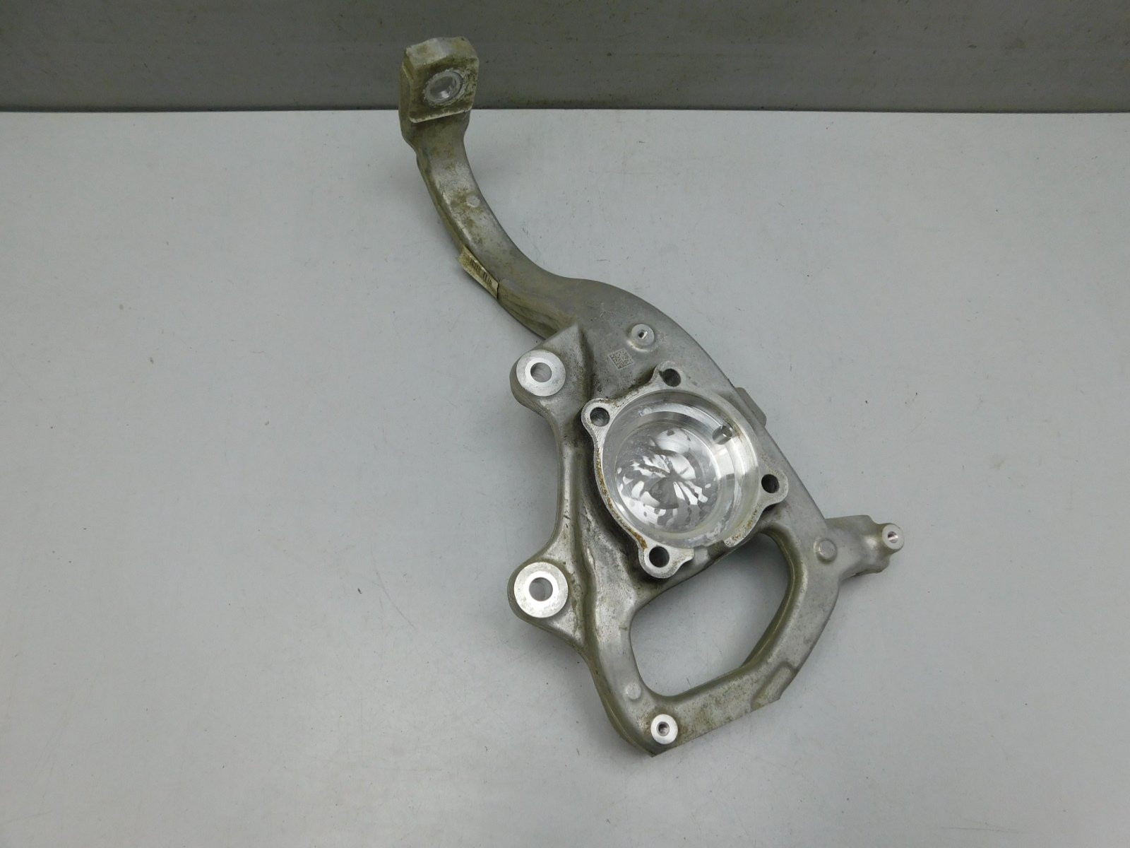 Кулак поворотный передний правый Mercedes-Benz C-Klasse W205 2013>