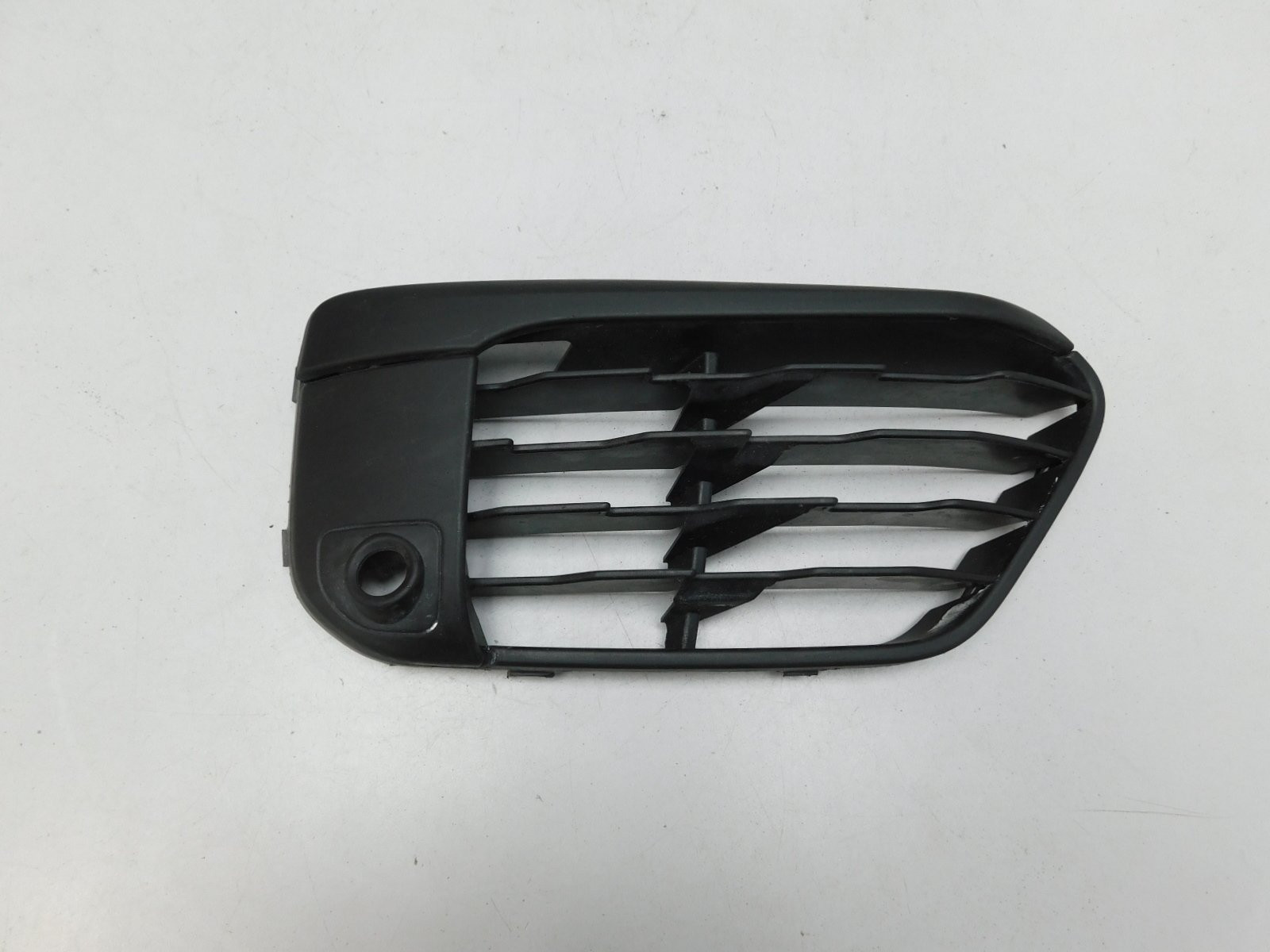 Решетка в бампер правая BMW X1 F48 2015>