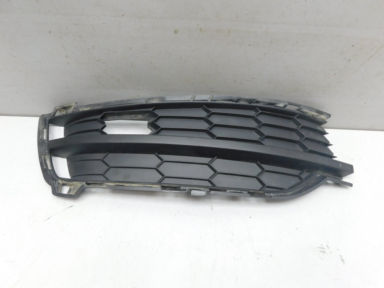 Решетка в бампер левая Skoda Karoq 2017>