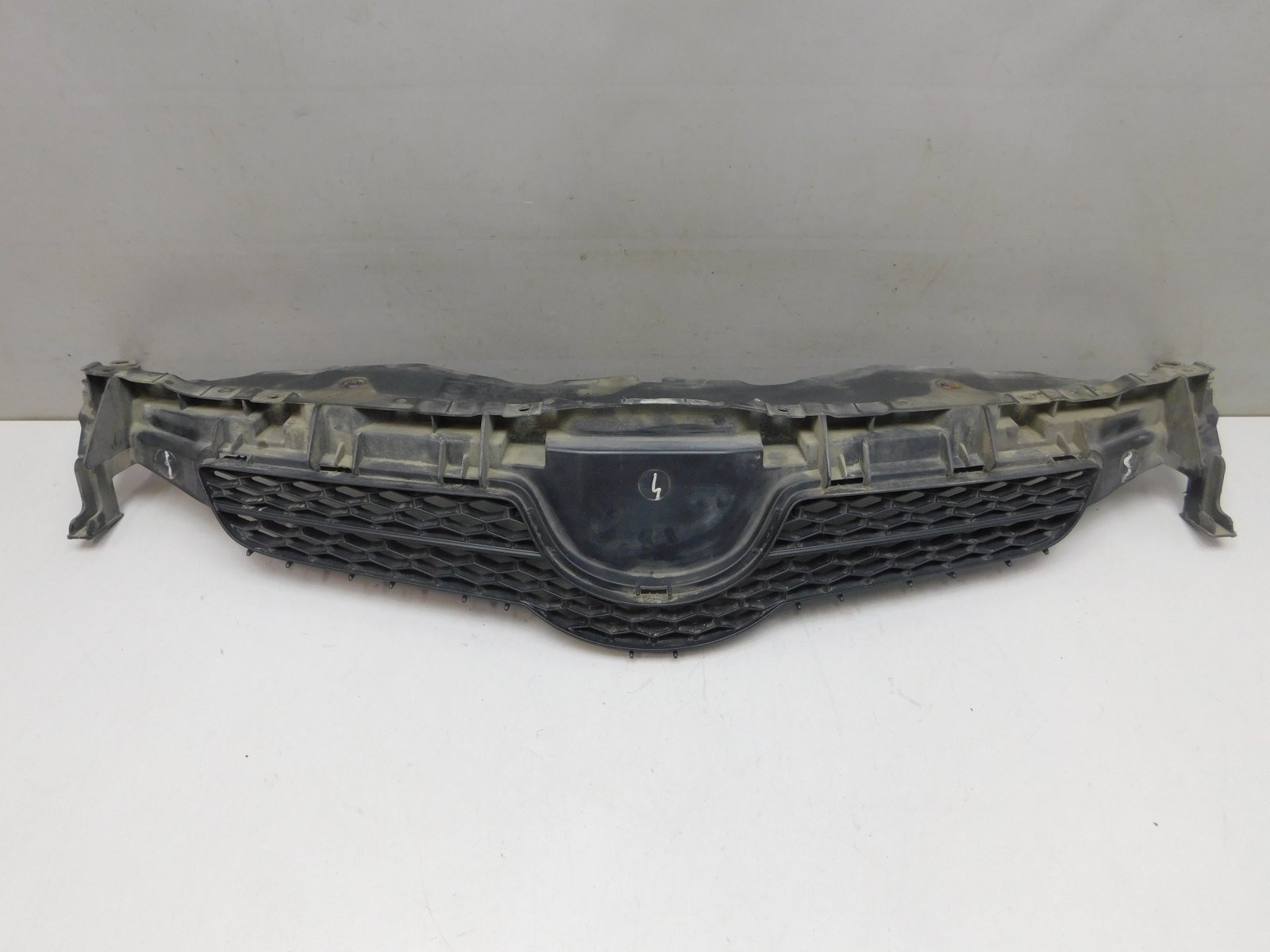 Решетка радиатора Toyota Auris E15 2006-2012