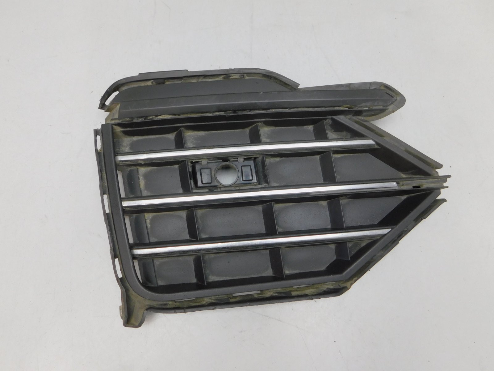 Решетка в бампер левая Volkswagen Touareg 2018>