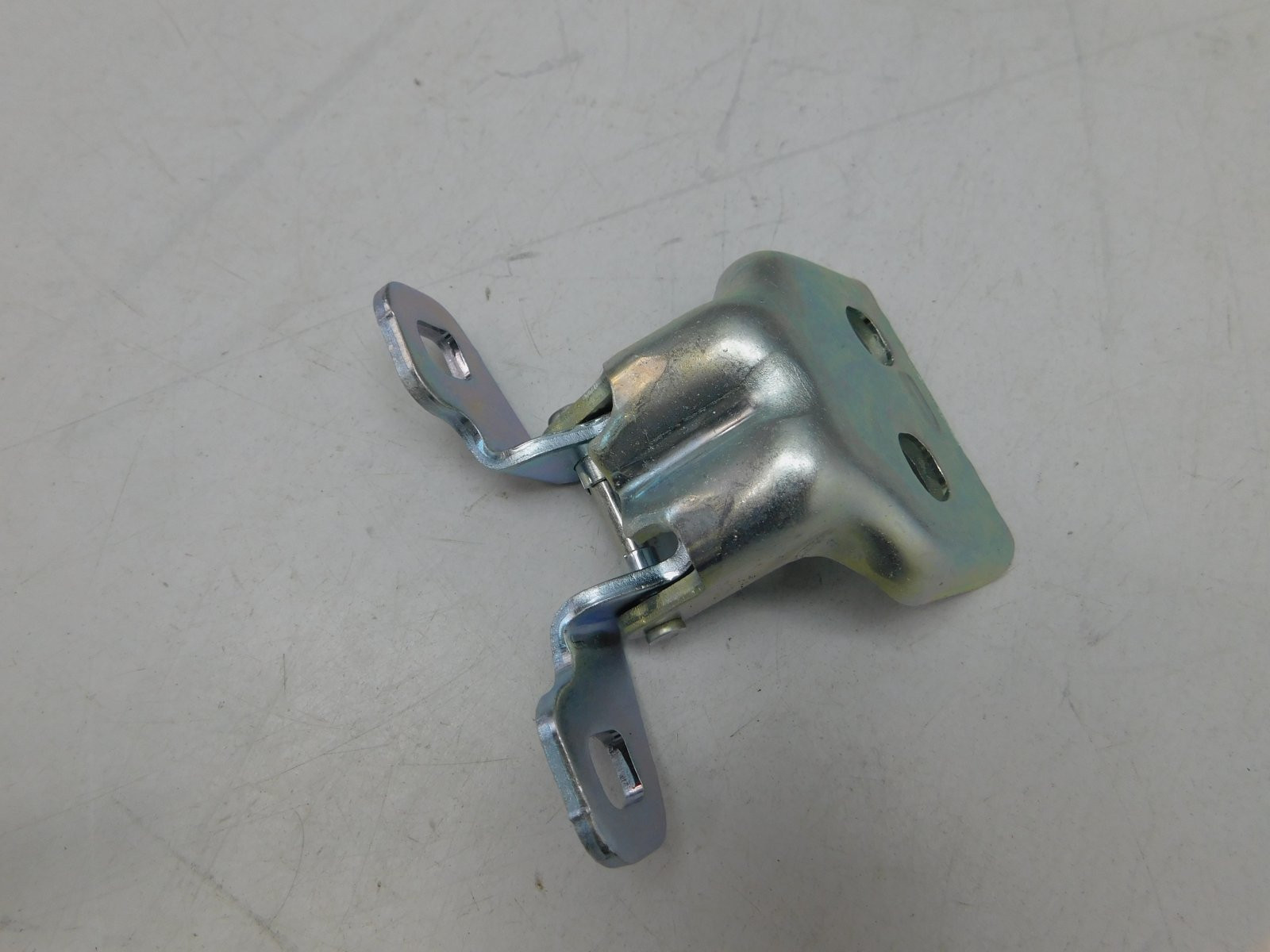 Петля двери VAZ Lada Largus 2011>